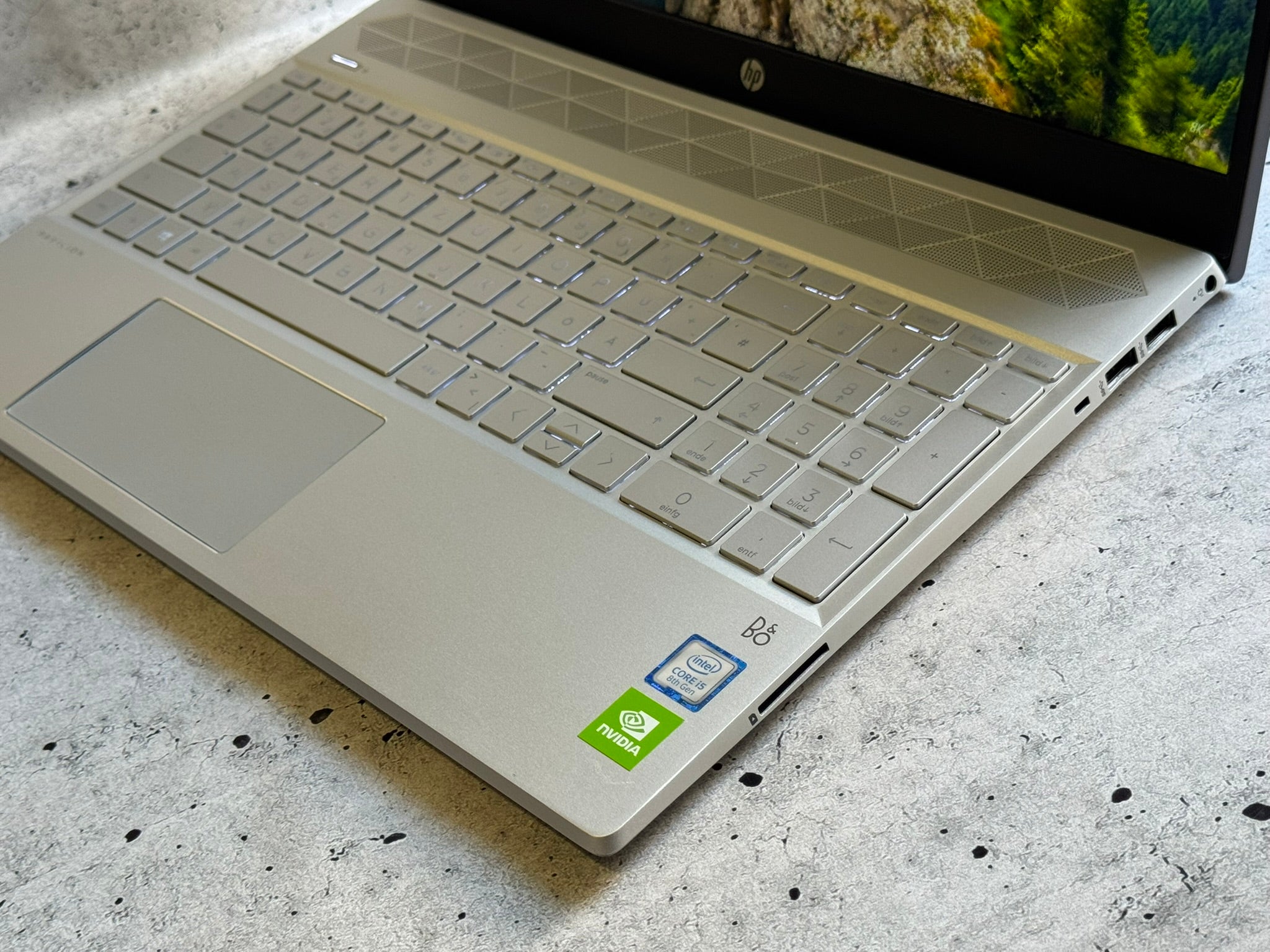 HP/15.6 FHD IPS/I5-8265U/16GB/512GB/Nvidia MX250 2GB DDR5