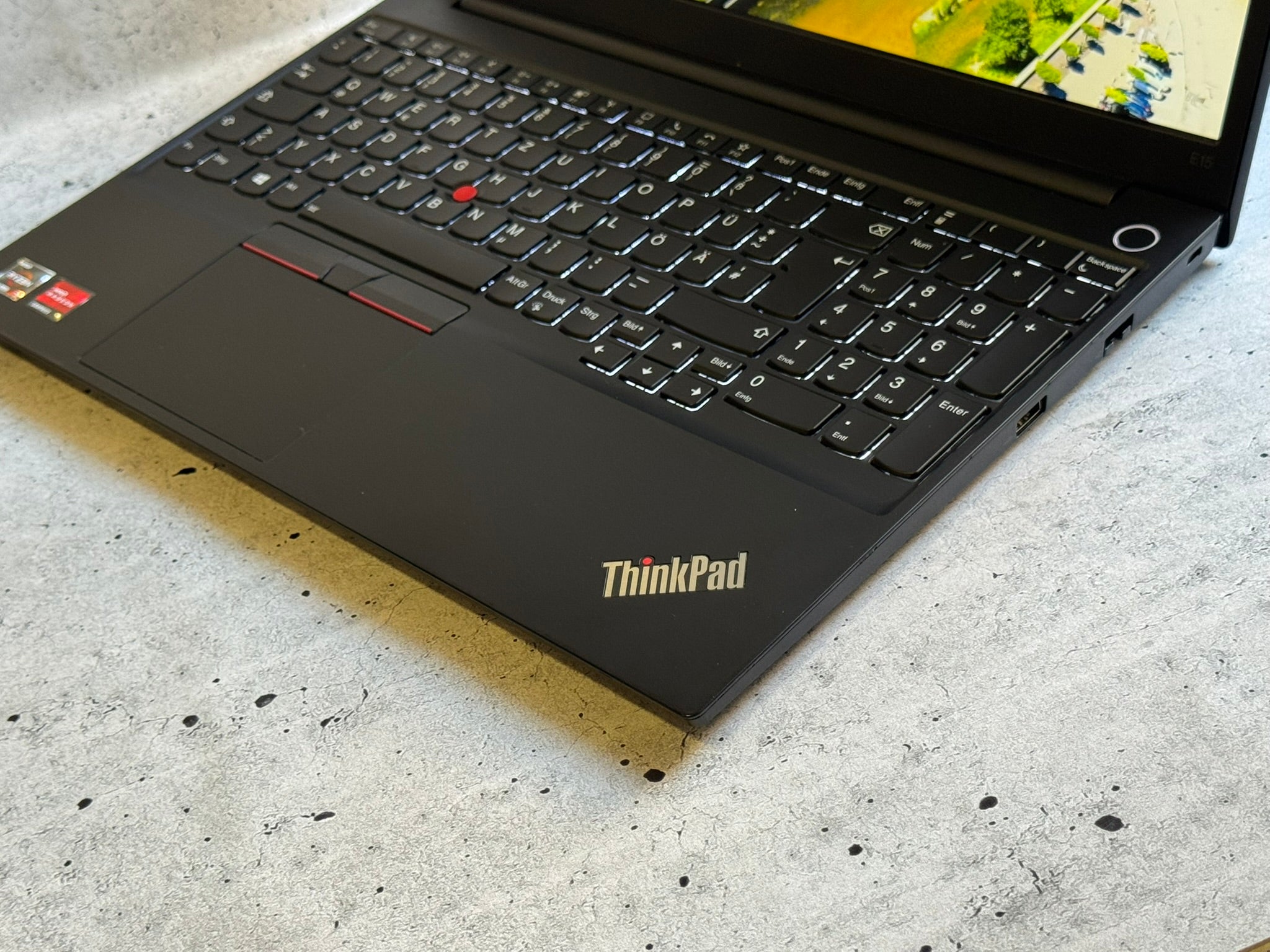 LENOVO Thinkpad/15.6 FHD IPS/AMD RYZEN 5-4500U/16GB/SSD 512