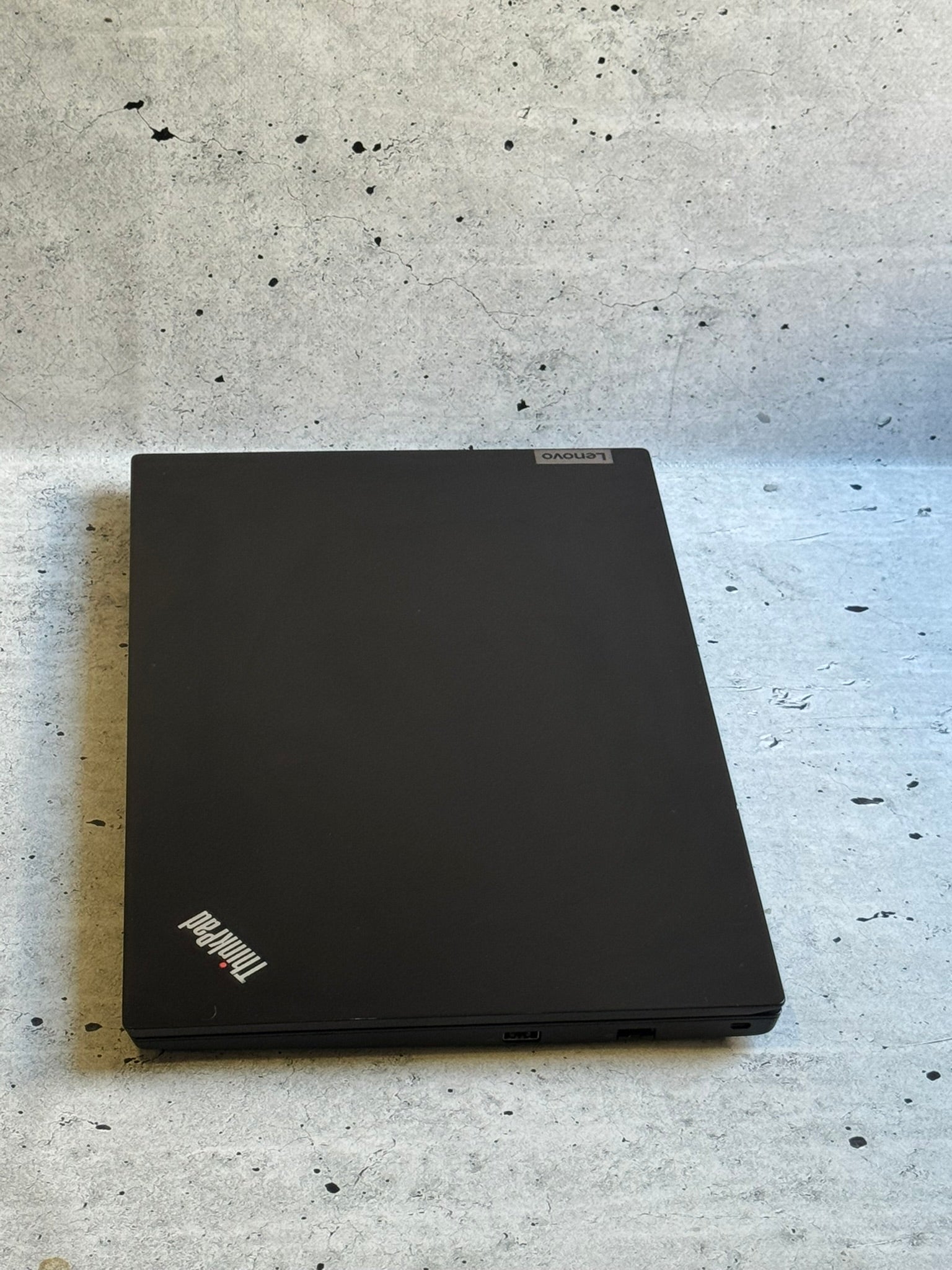 LENOVO Thinkpad/15.6 FHD IPS/AMD RYZEN 5-4500U/16GB/SSD 512