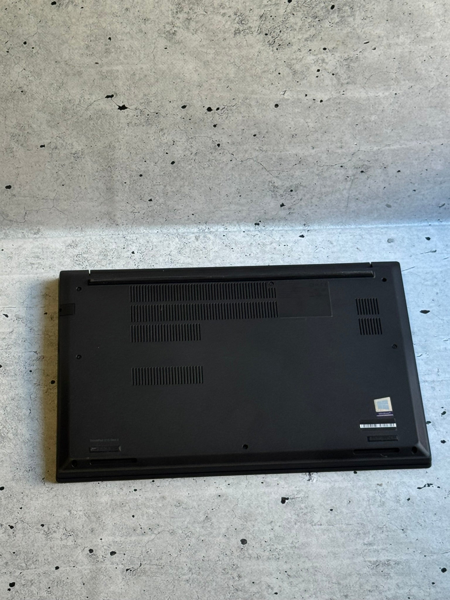 LENOVO Thinkpad/15.6 FHD IPS/AMD RYZEN 5-4500U/16GB/SSD 512