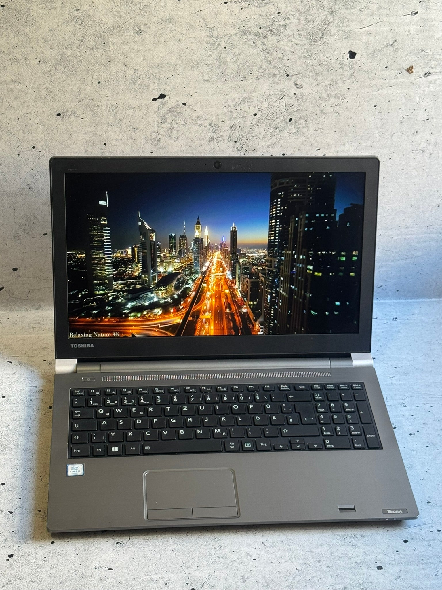 TOSHIBA/15.6 FHD/INTEL I5-6200U/16GB/SSD 256GB