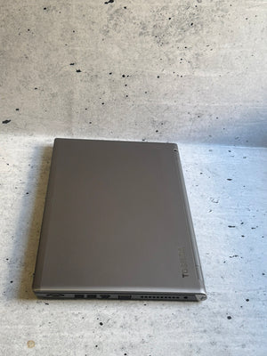 TOSHIBA/15.6 FHD/INTEL I5-6200U/16GB/SSD 256GB