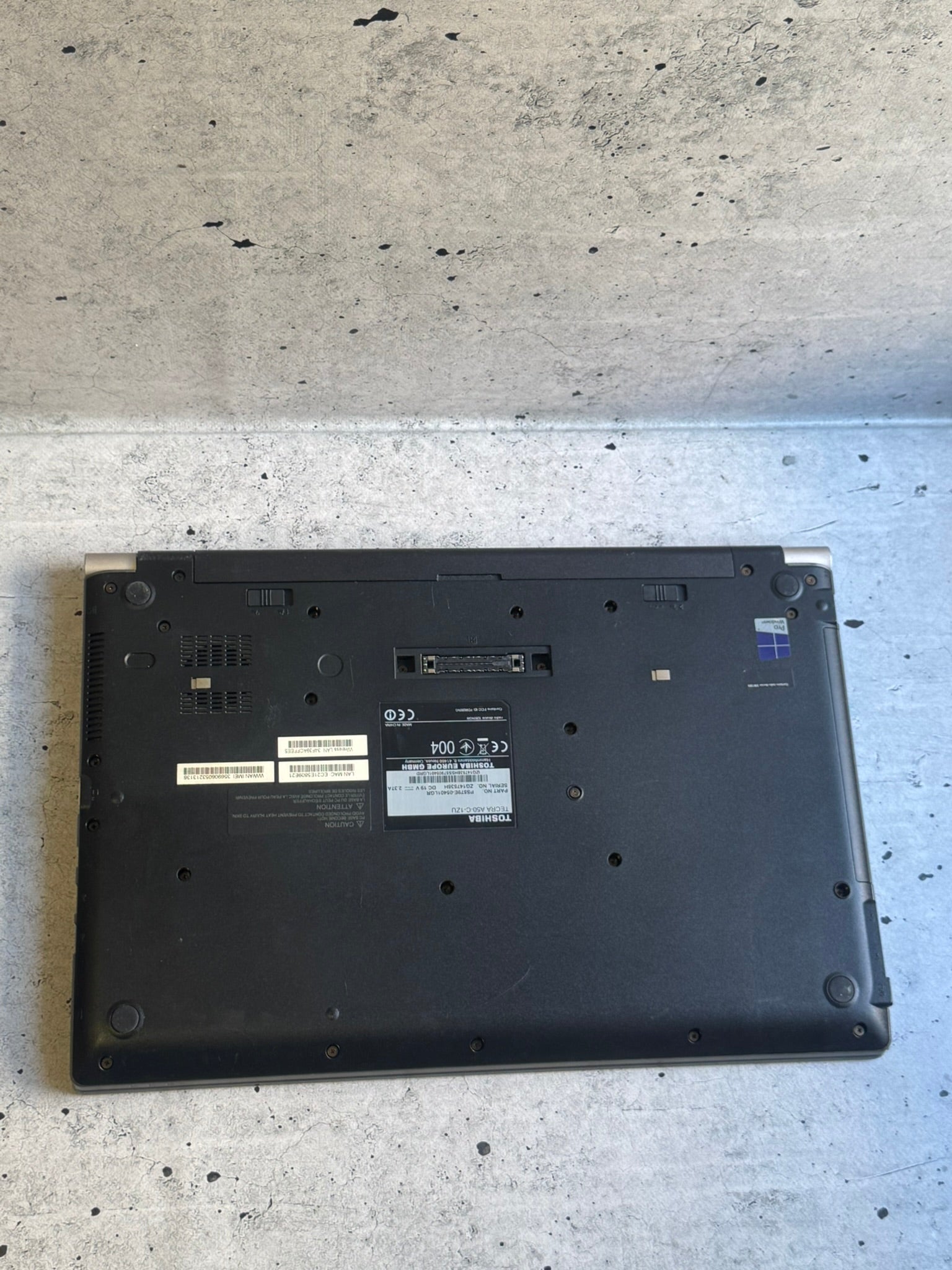 TOSHIBA/15.6 FHD/INTEL I5-6200U/16GB/SSD 256GB