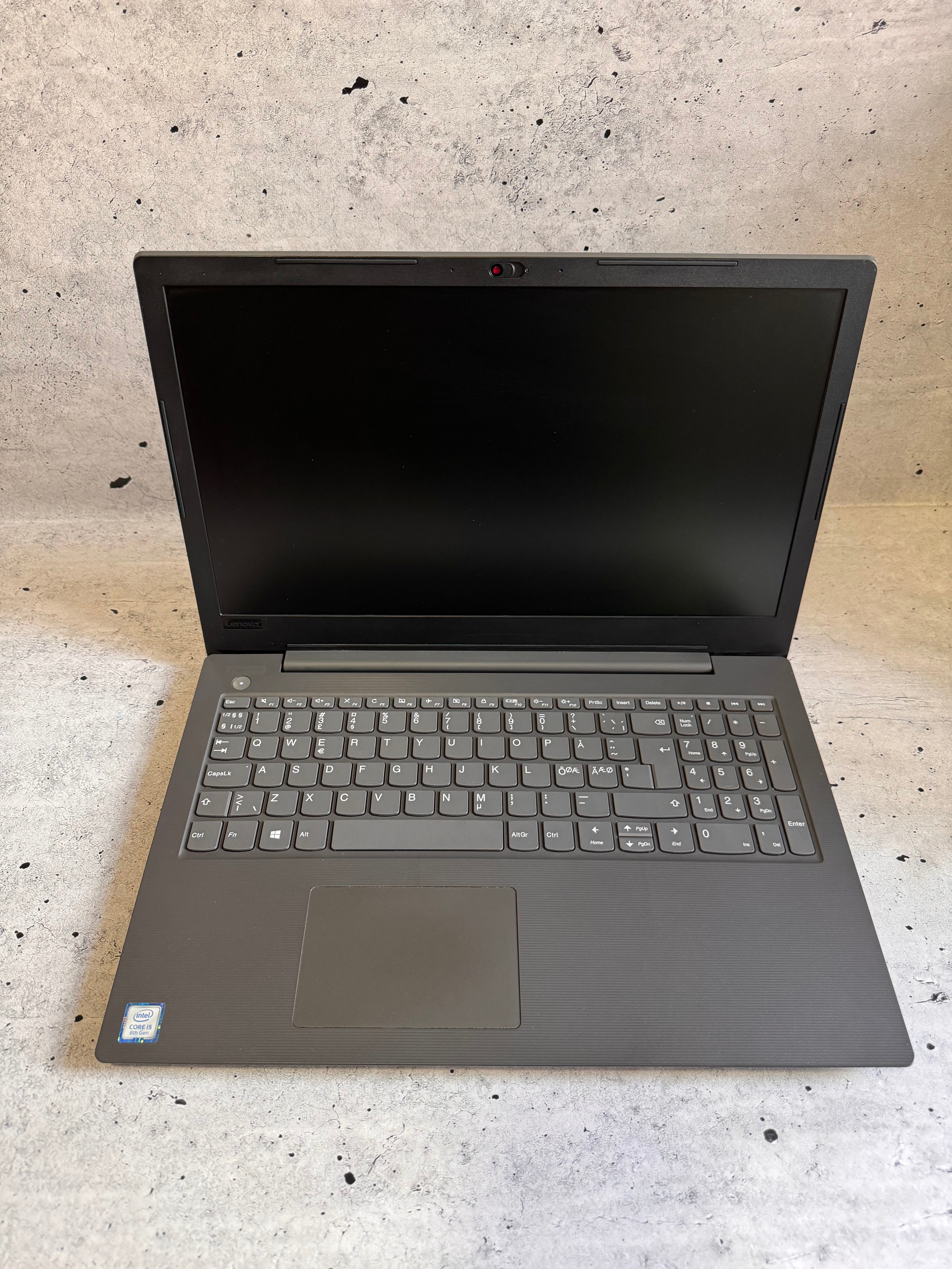 LENOVO/15.6 FHD/INTEL I5-8250/8GB DDR4/SSD 256GB M.2