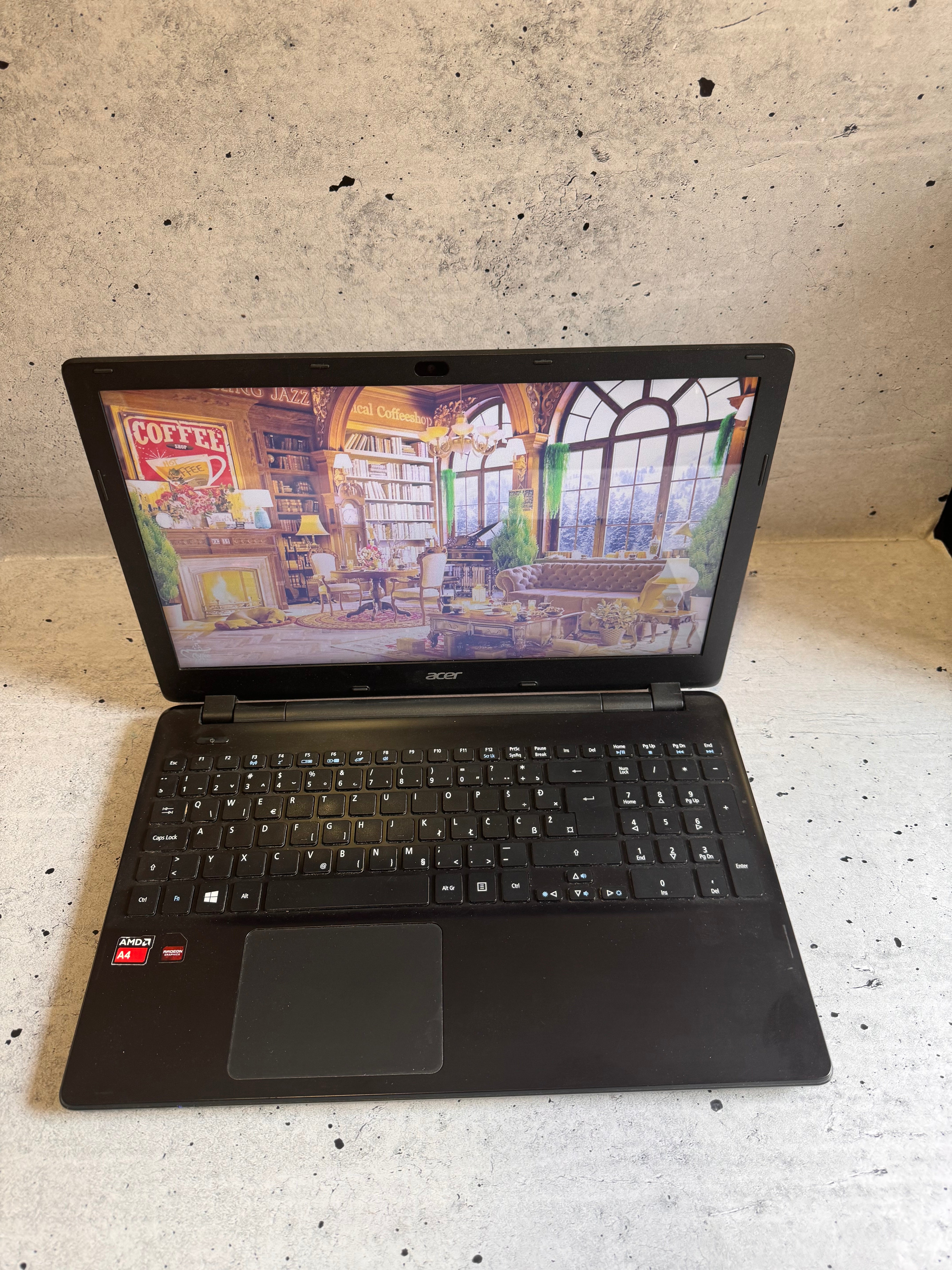 ACER/15.6 SLIM HD/AMD A4 4-Cores/8GB/SSD 256GB/AMD R5 M200