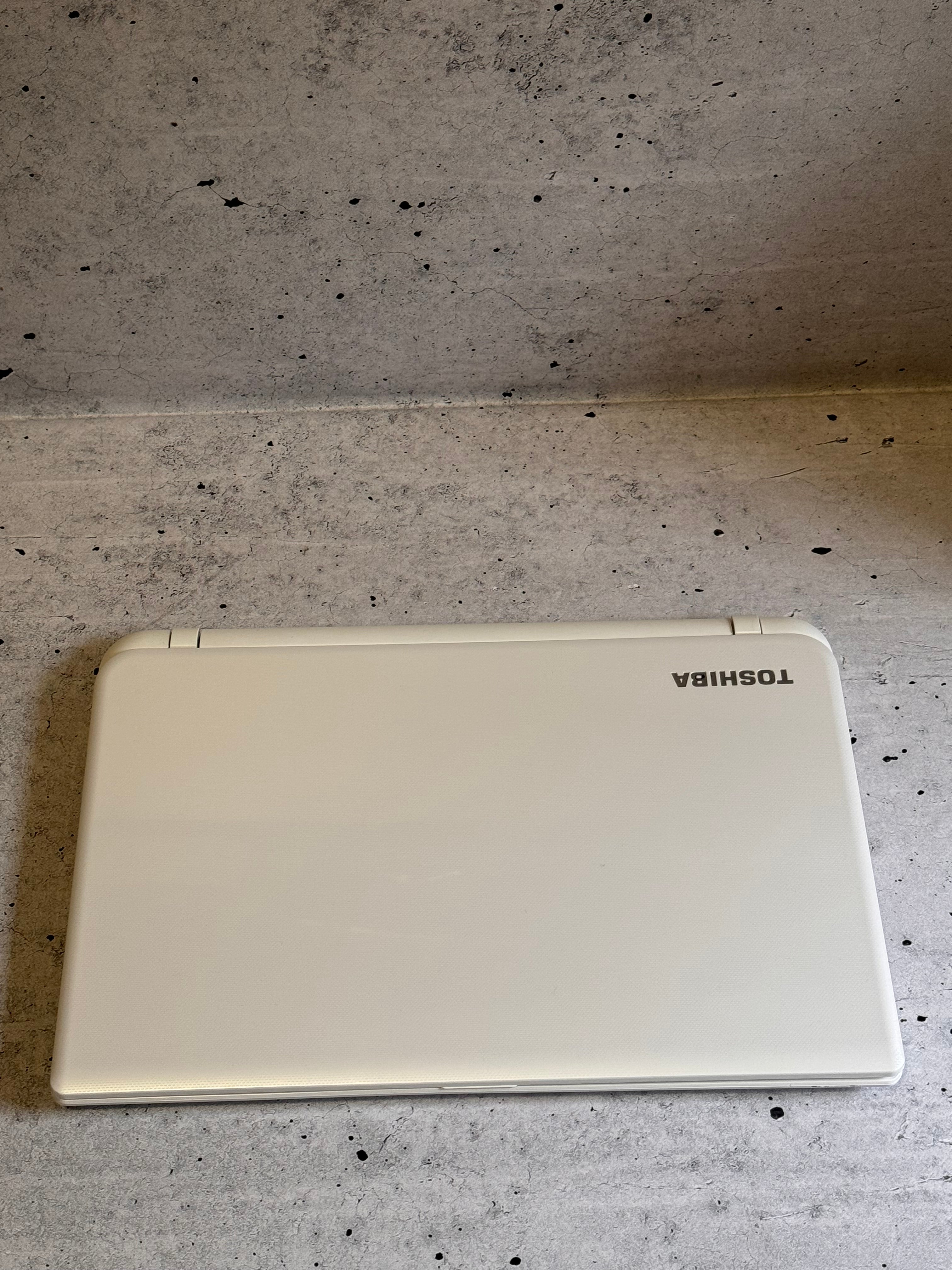 TOSHIBA/15.6 SLIM/INTEL I5-4200U/8GB/SSD 240GB/2 Grafike