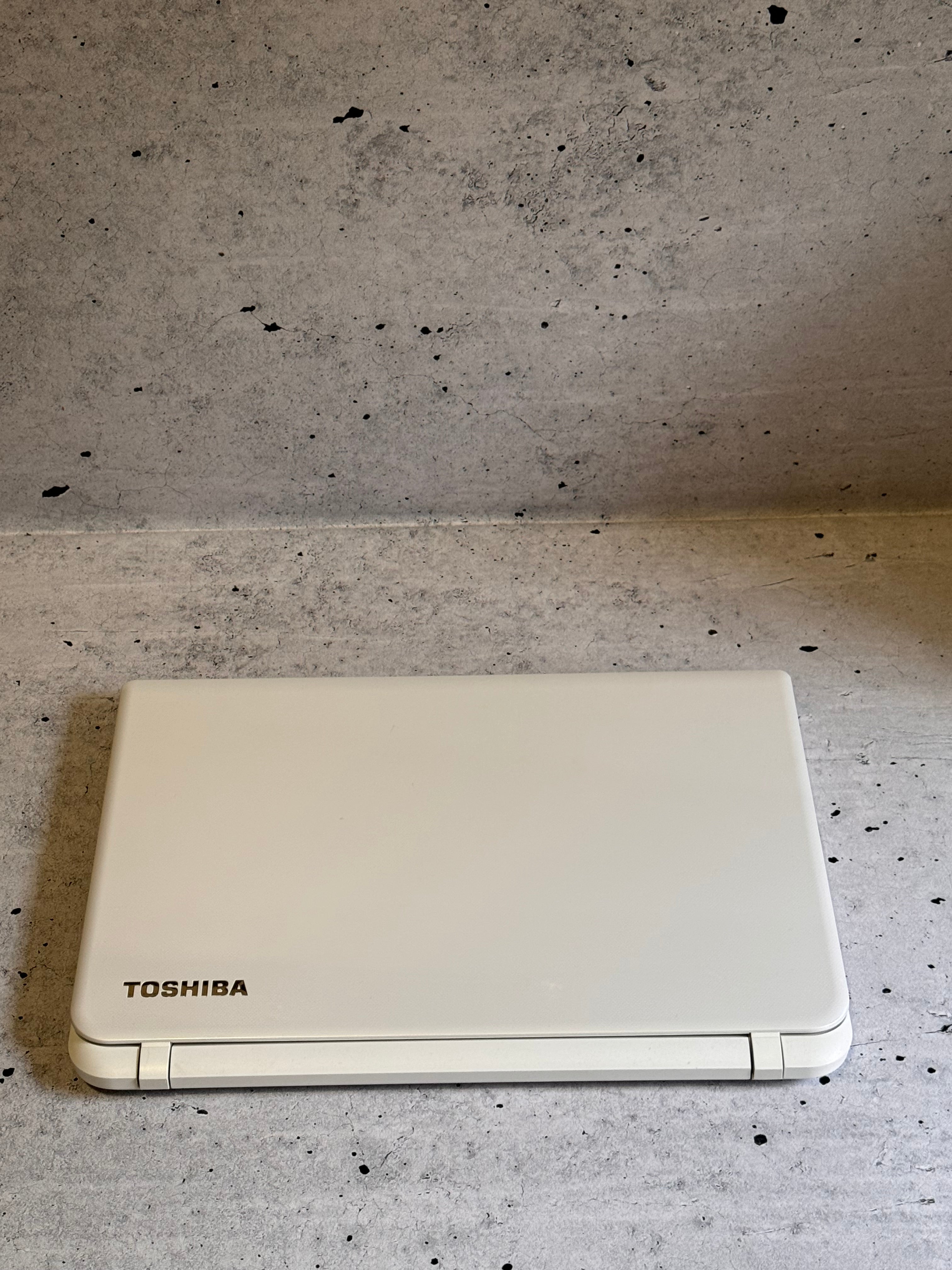 TOSHIBA/15.6 SLIM/INTEL I5-4200U/8GB/SSD 240GB/2 Grafike