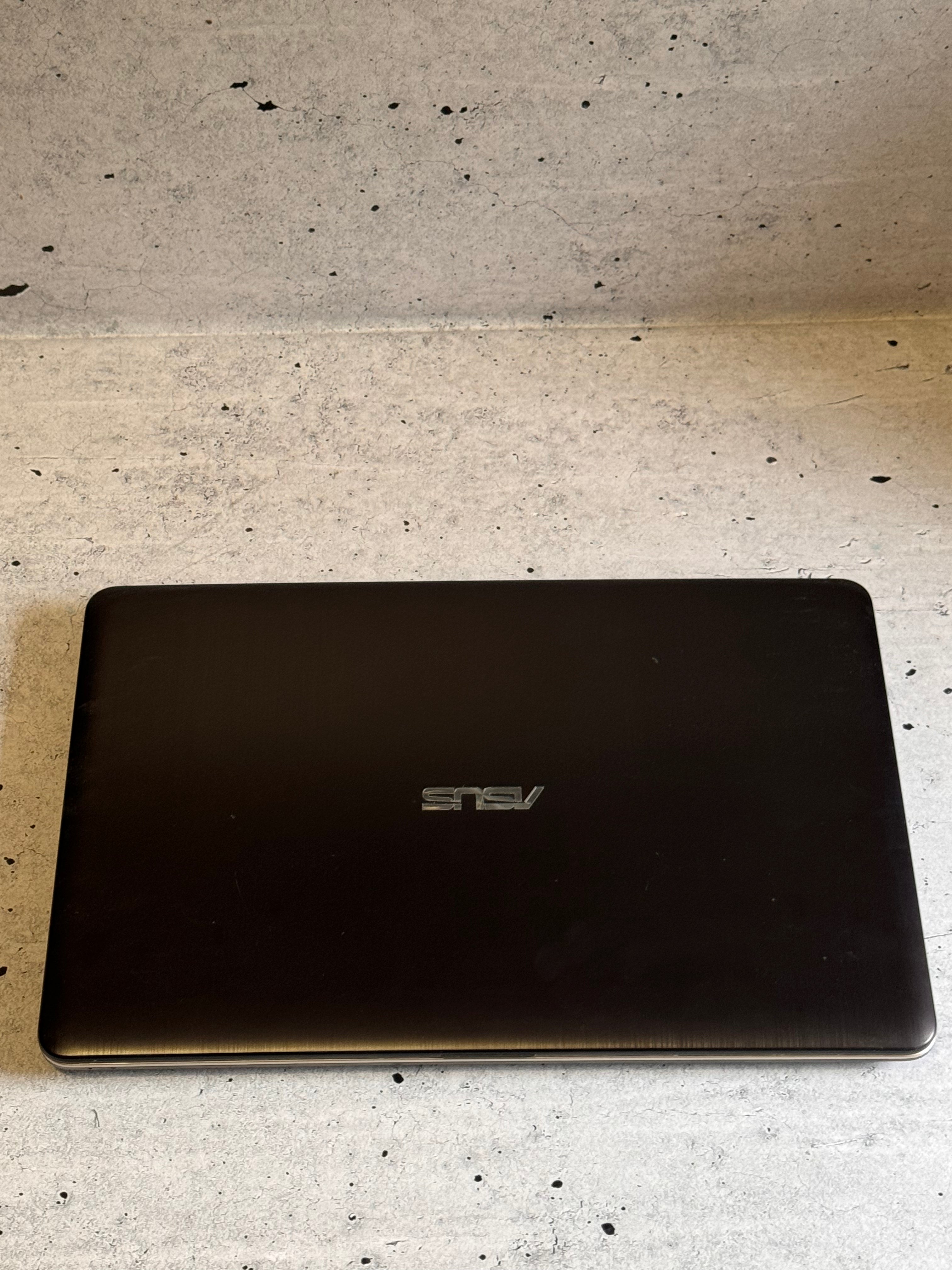 ASUS/15.6 SLIM/INTEL I3-7100U/8GB DDR4/SSD 256GB