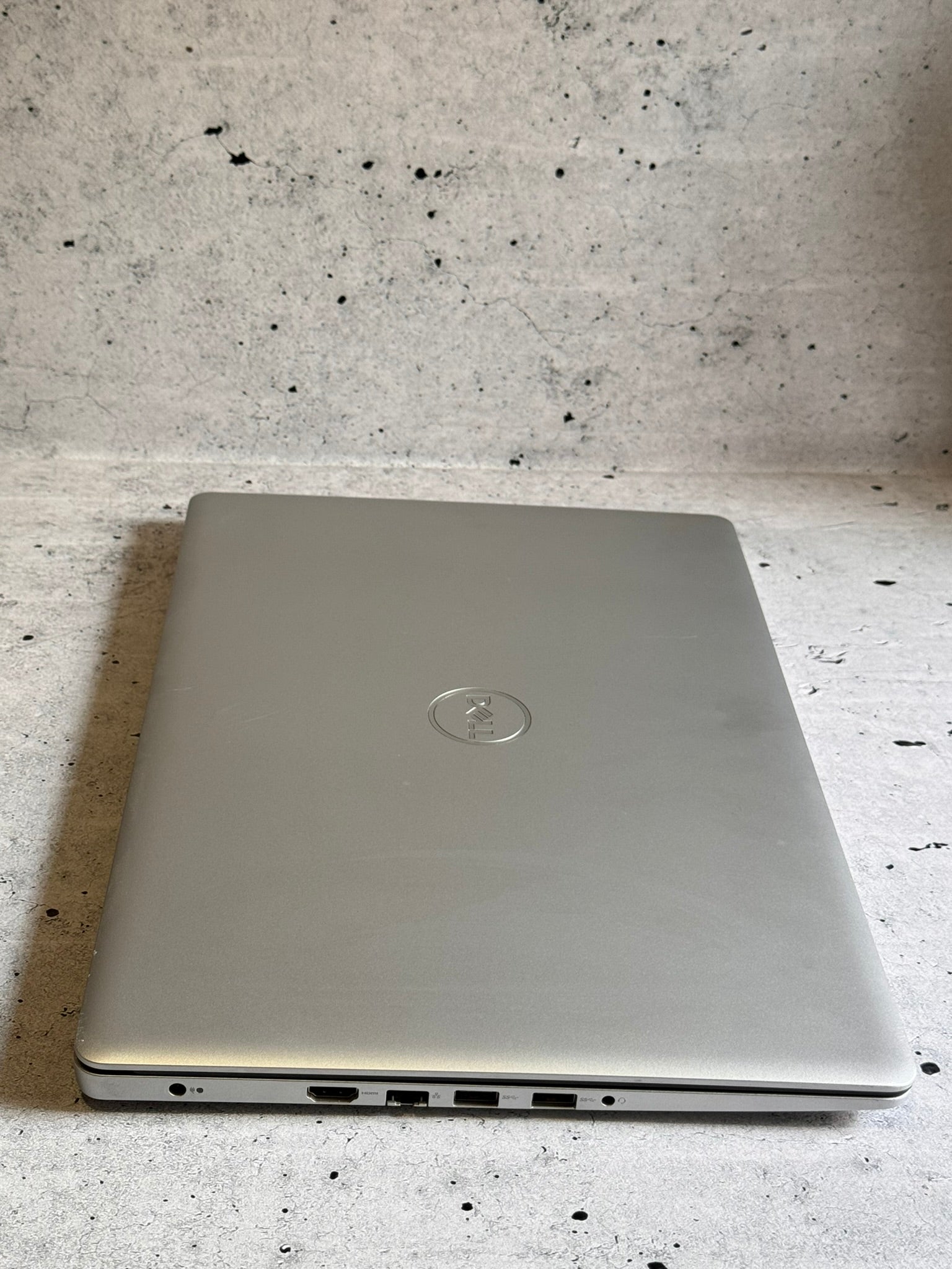 DELL/15.6 FULL HD/INTEL I3-7020/SSD 128+500GB/8GB DDR4