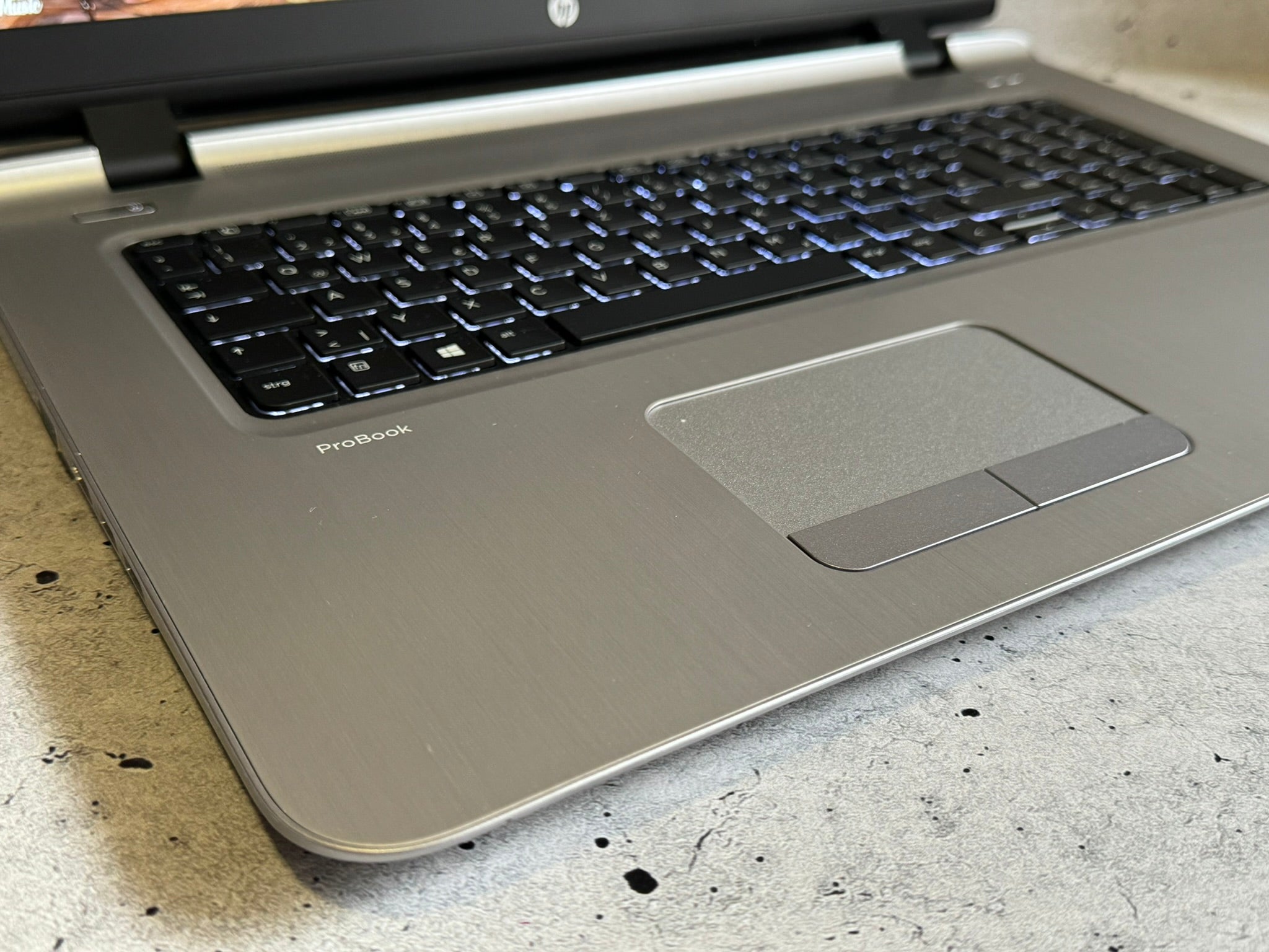 HP Probook/17.3 FHD/I7-6500U/16GB/M.2 256+500/2 Grafike