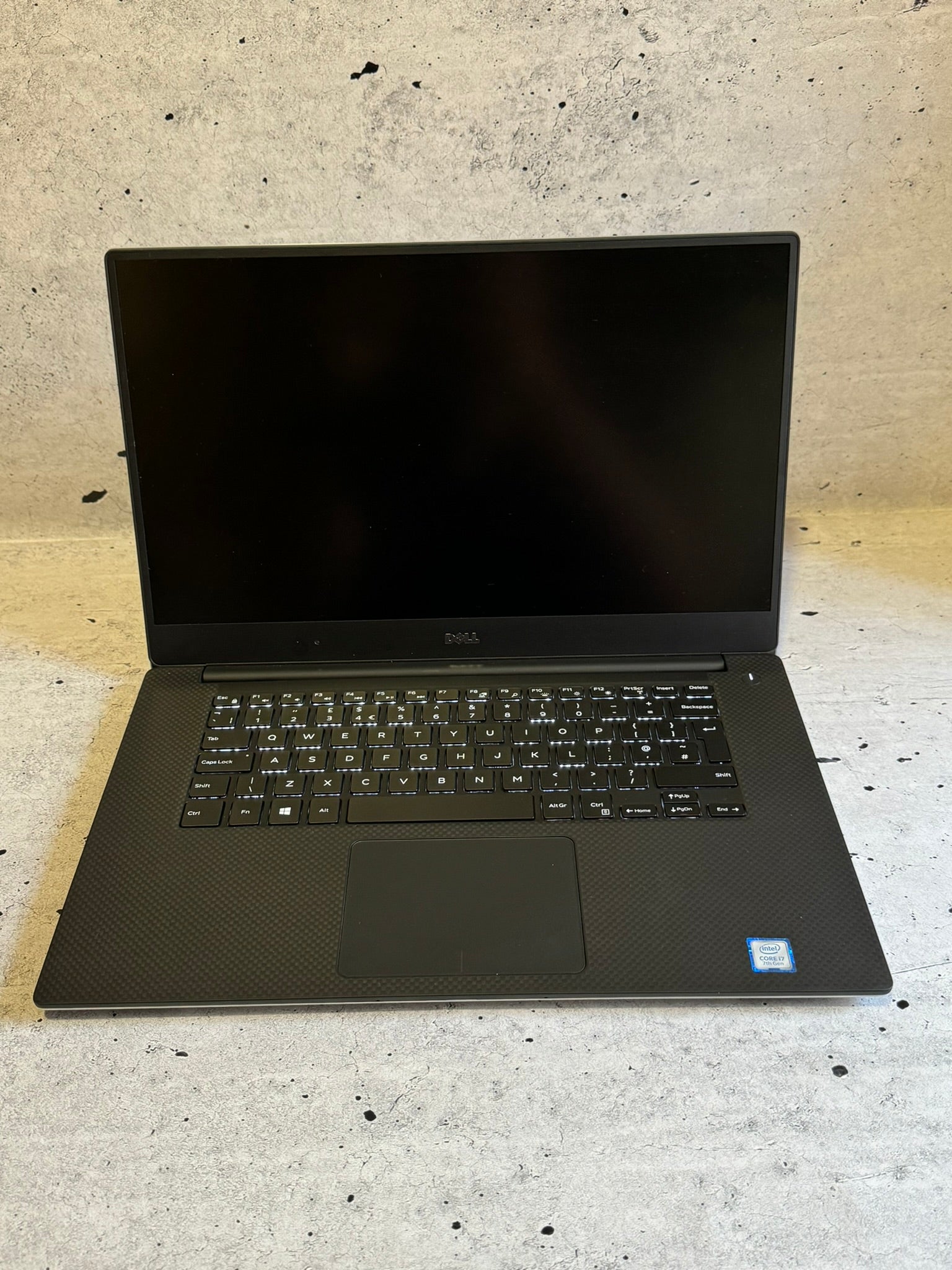 DELL Precision/15.6 IPS/I7-7700QM/32GB/256+1TB/Quadro M1200