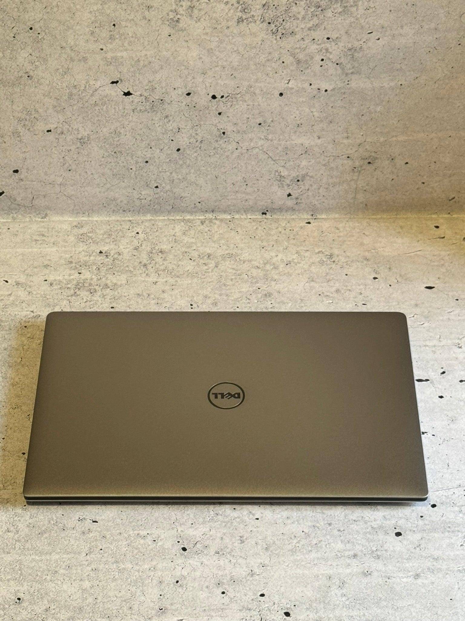 DELL Precision/15.6 IPS/I7-7700QM/32GB/256+1TB/Quadro M1200