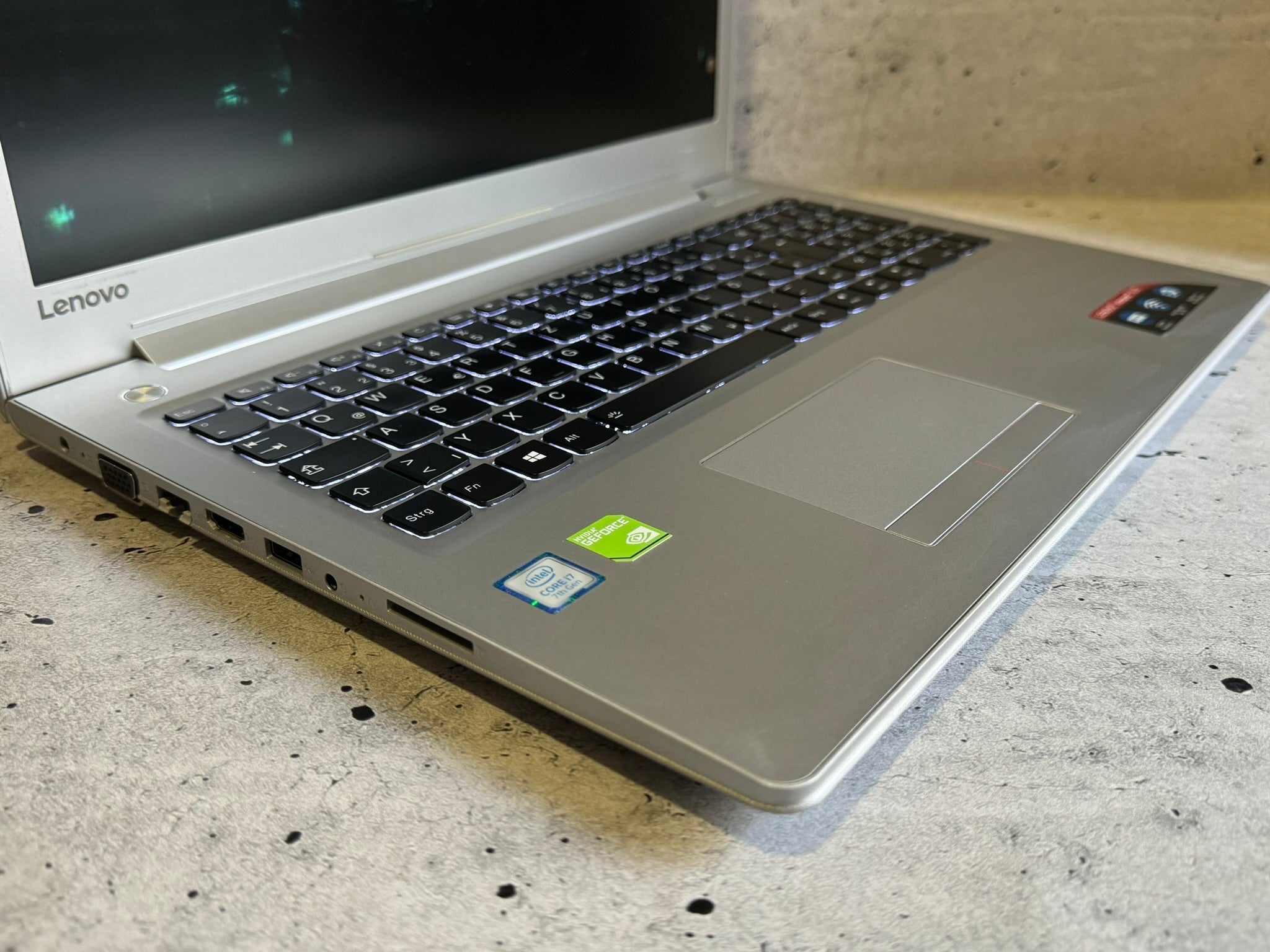 LENOVO/15.6 FHD IPS/I7-7500U/12GB/M.2 256+1TB/GF MX940 4GB