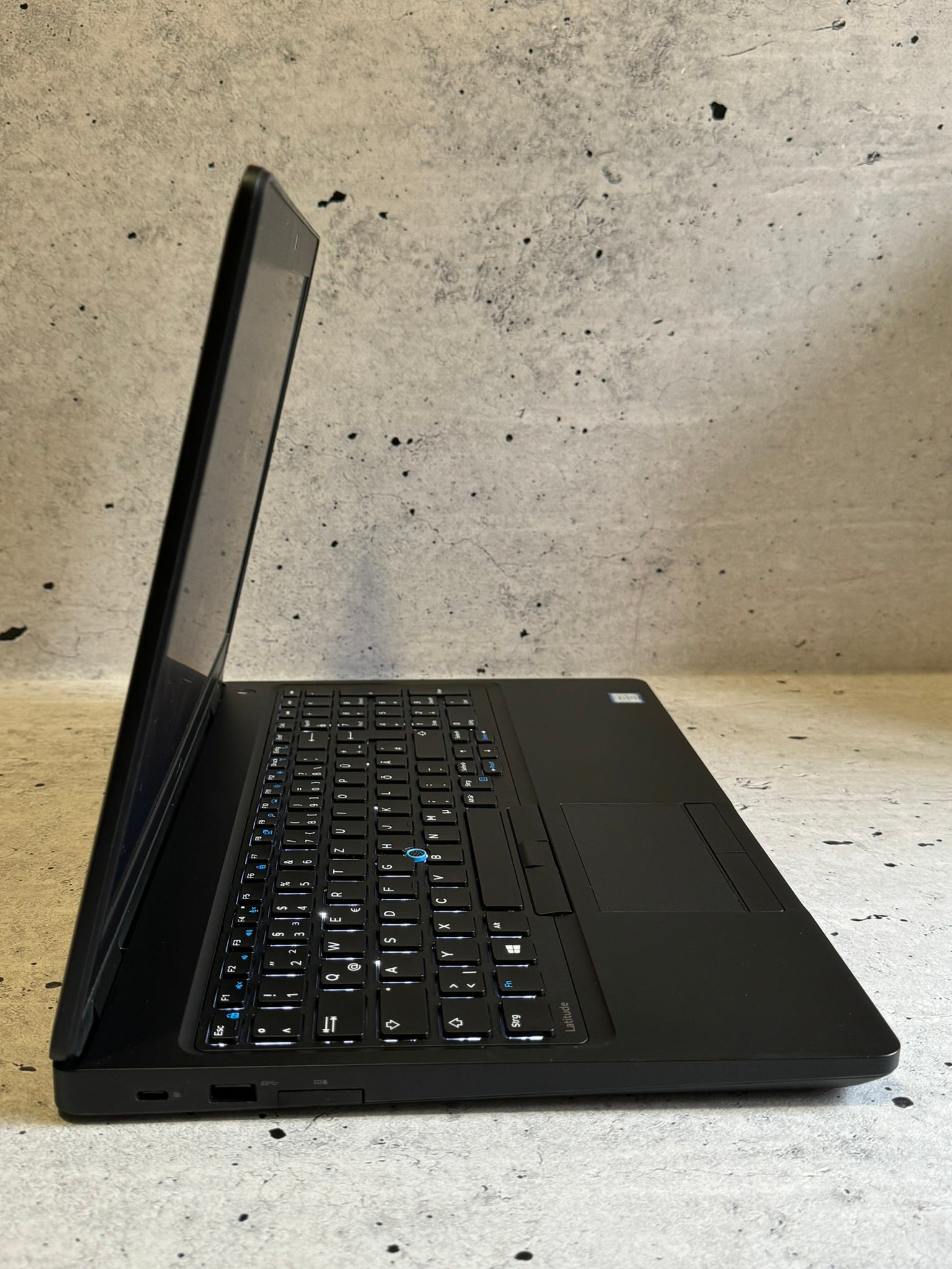 DELL Latitude 5580/15.6 IPS/I5-7440HQ/16GB/256GB/SIM SLOT