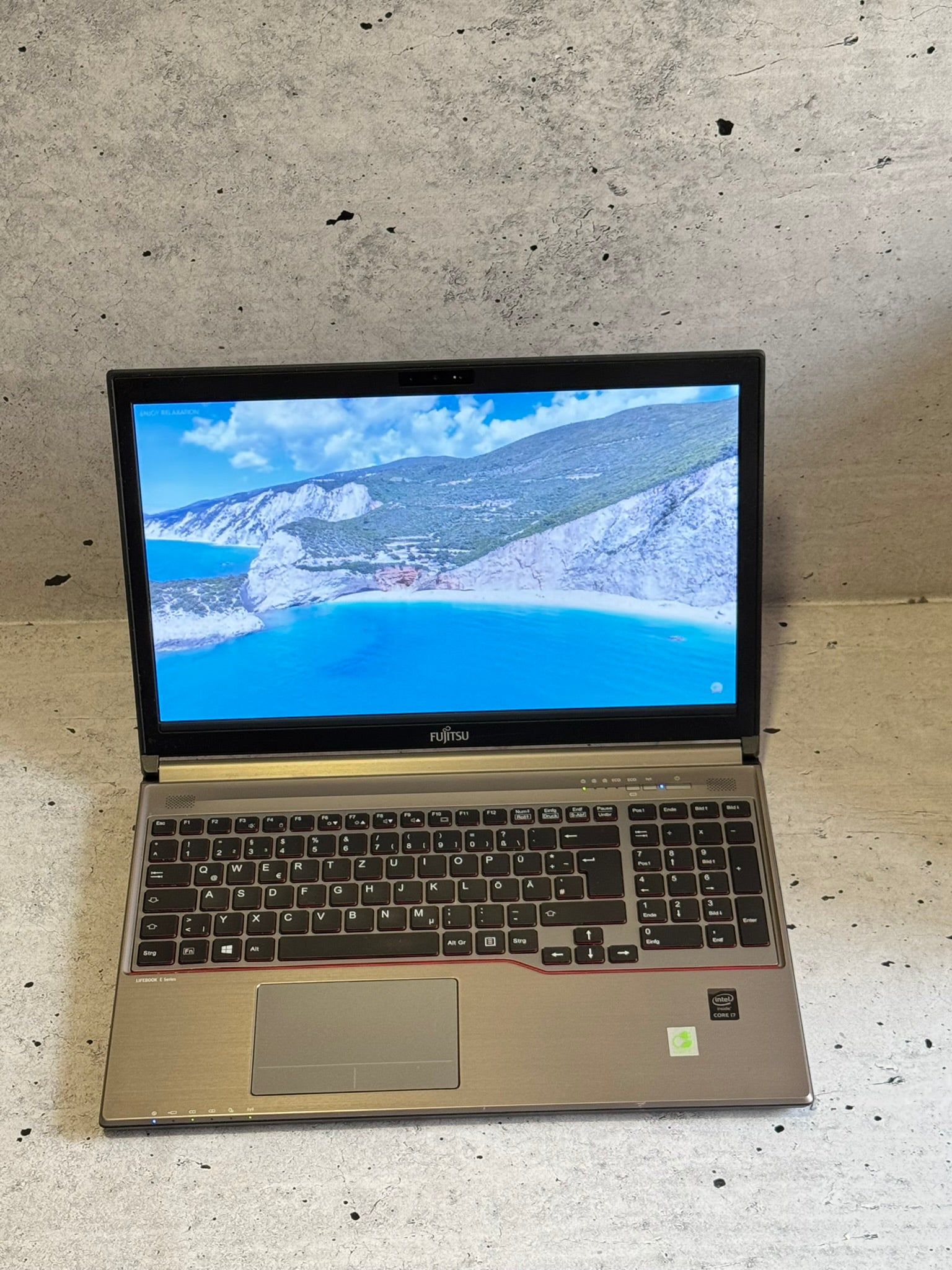 Fujitsu/15.6 SLIM/INTEL I7-4610M/16GB/SSD 256/Čitač LK/SIM