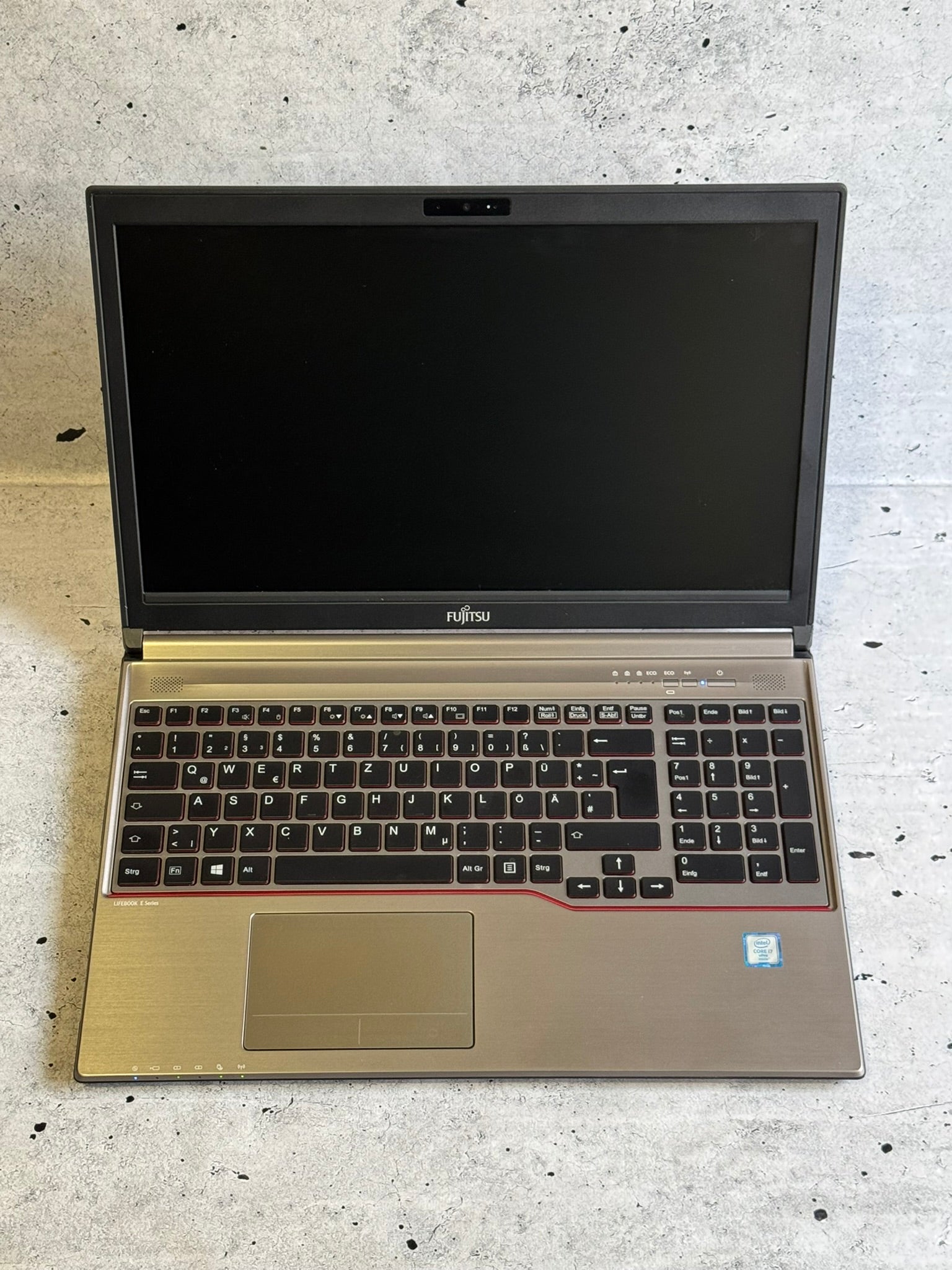 Fujitsu/15.6 SLIM/INTEL I7-6600U/16GB/SSD 256/Čitač LK/SIM