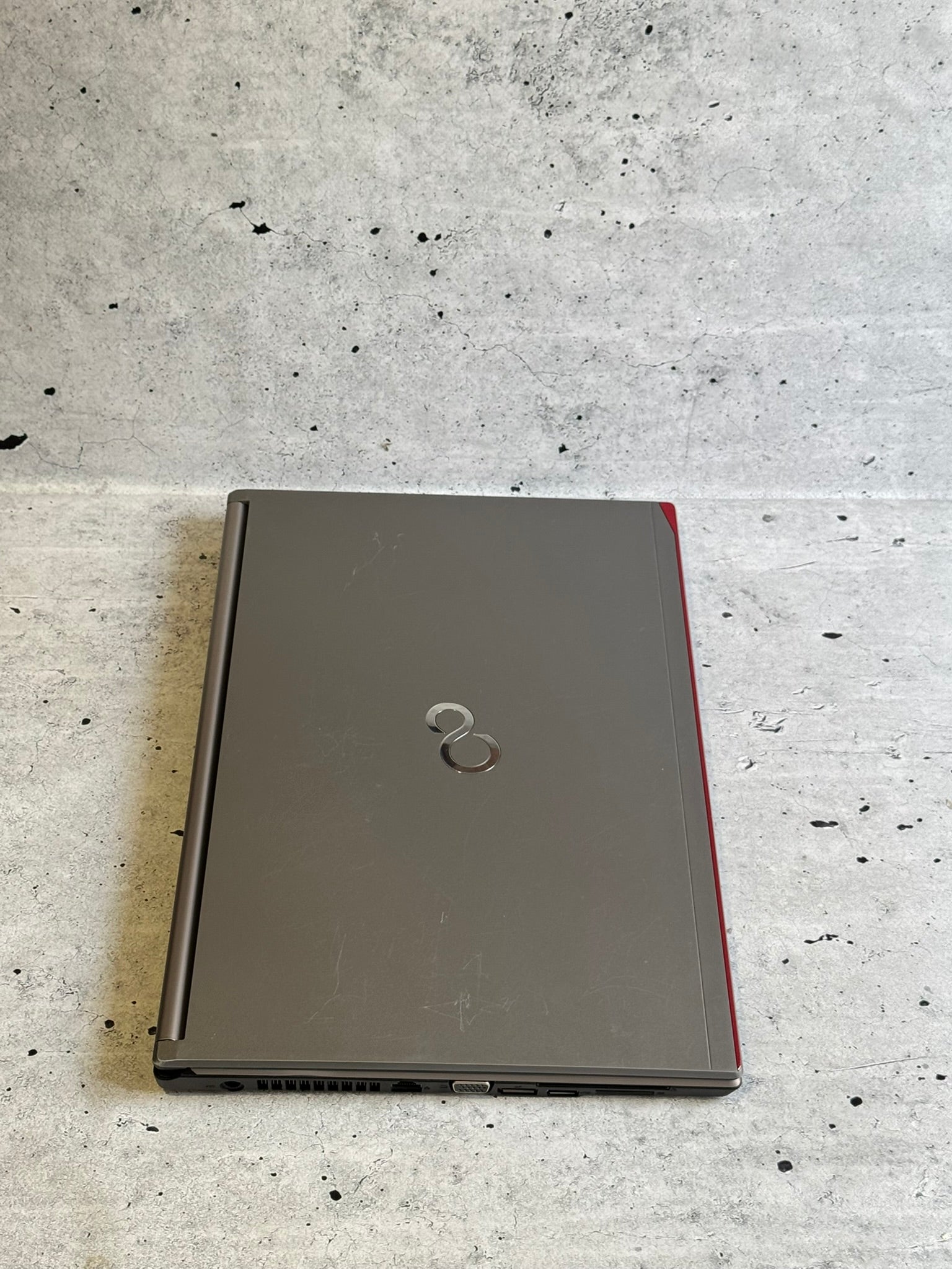 Fujitsu/15.6 SLIM/INTEL I7-6600U/16GB/SSD 256/Čitač LK/SIM