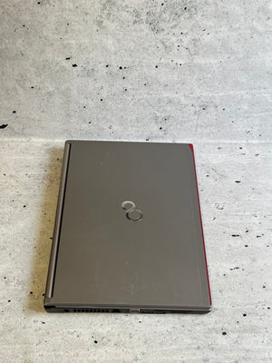 Fujitsu/15.6 SLIM/INTEL I7-6600U/16GB/SSD 256/Čitač LK/SIM