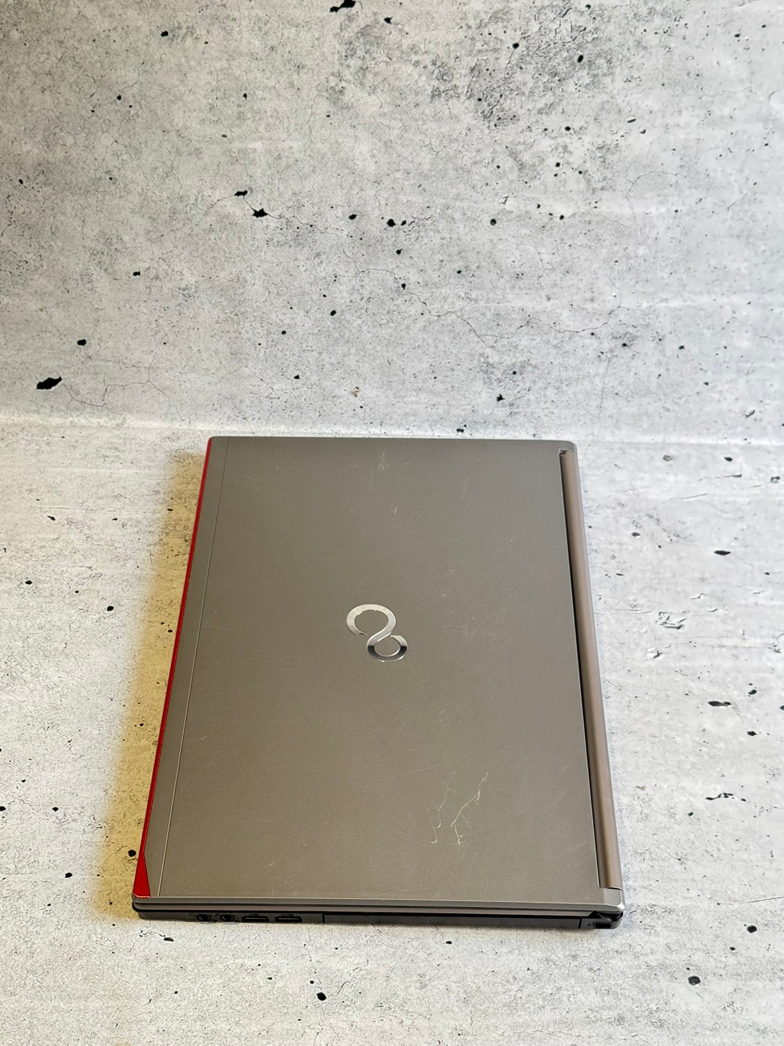 Fujitsu/15.6 SLIM/INTEL I7-6600U/16GB/SSD 256/Čitač LK/SIM