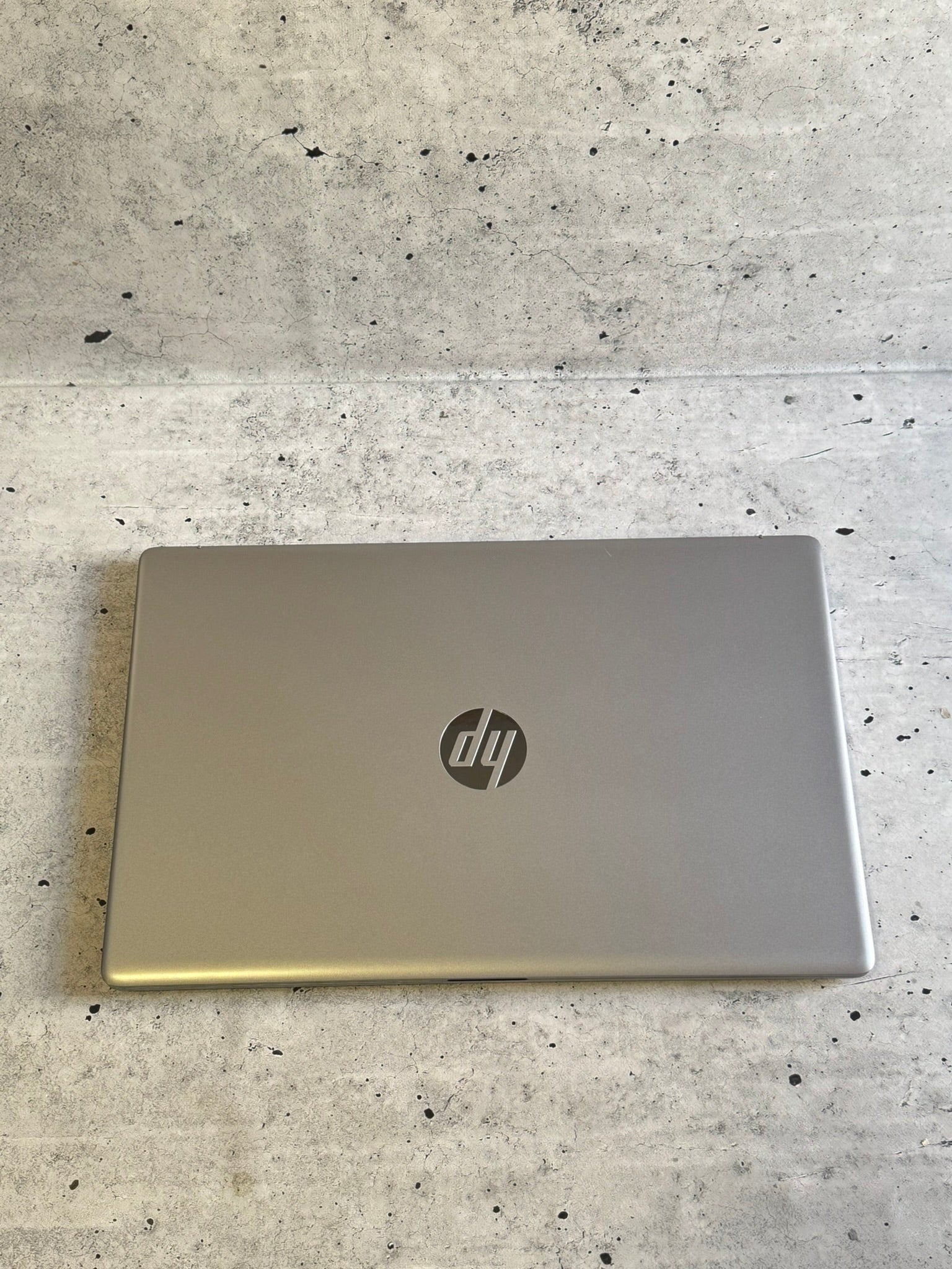 HP probook 470 G9/17.3 IPS/INTEL I5-1235U/16GB/Nvme 512GB