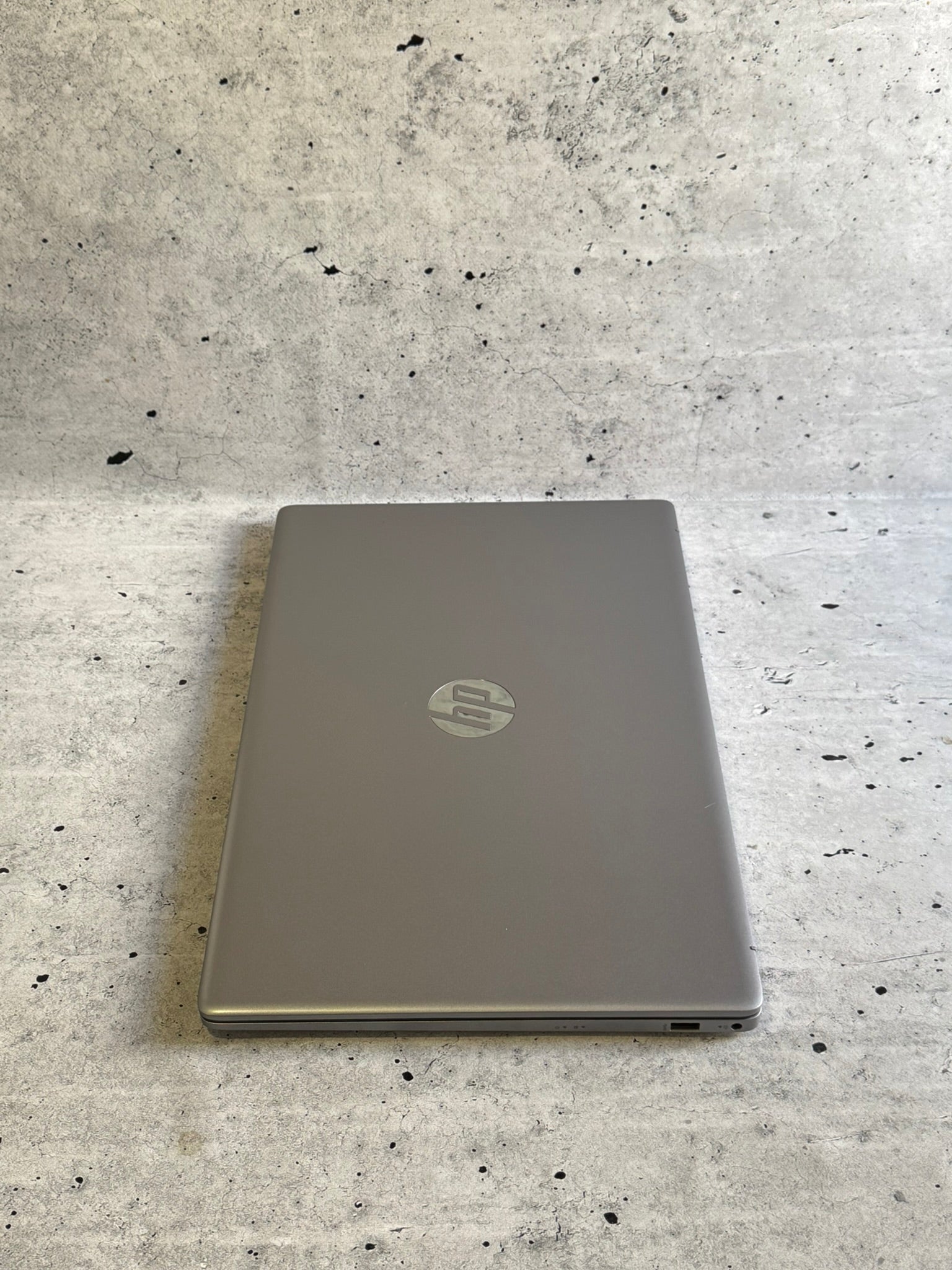 HP probook 470 G9/17.3 IPS/INTEL I5-1235U/16GB/Nvme 512GB