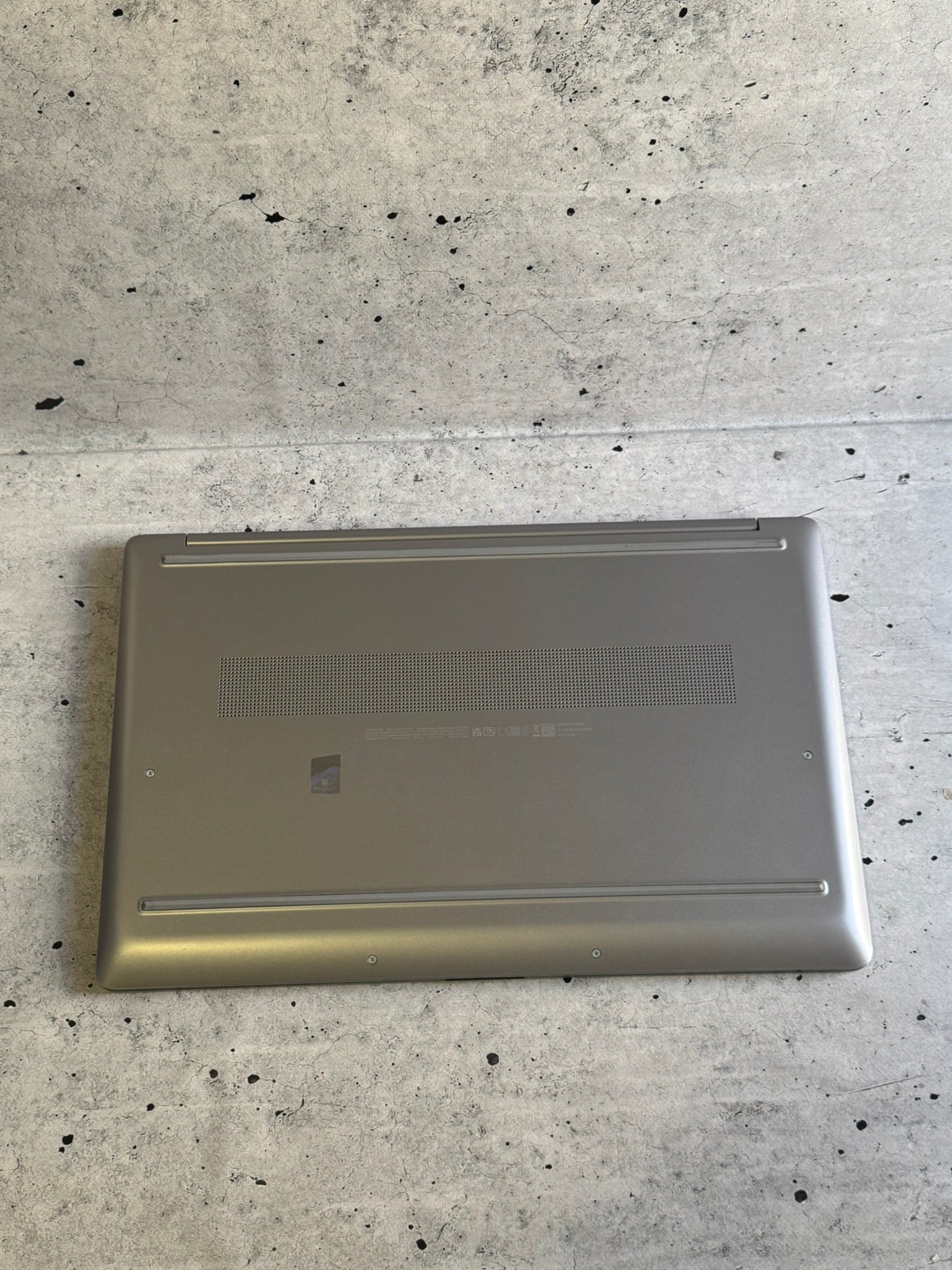 HP probook 470 G9/17.3 IPS/INTEL I5-1235U/16GB/Nvme 512GB