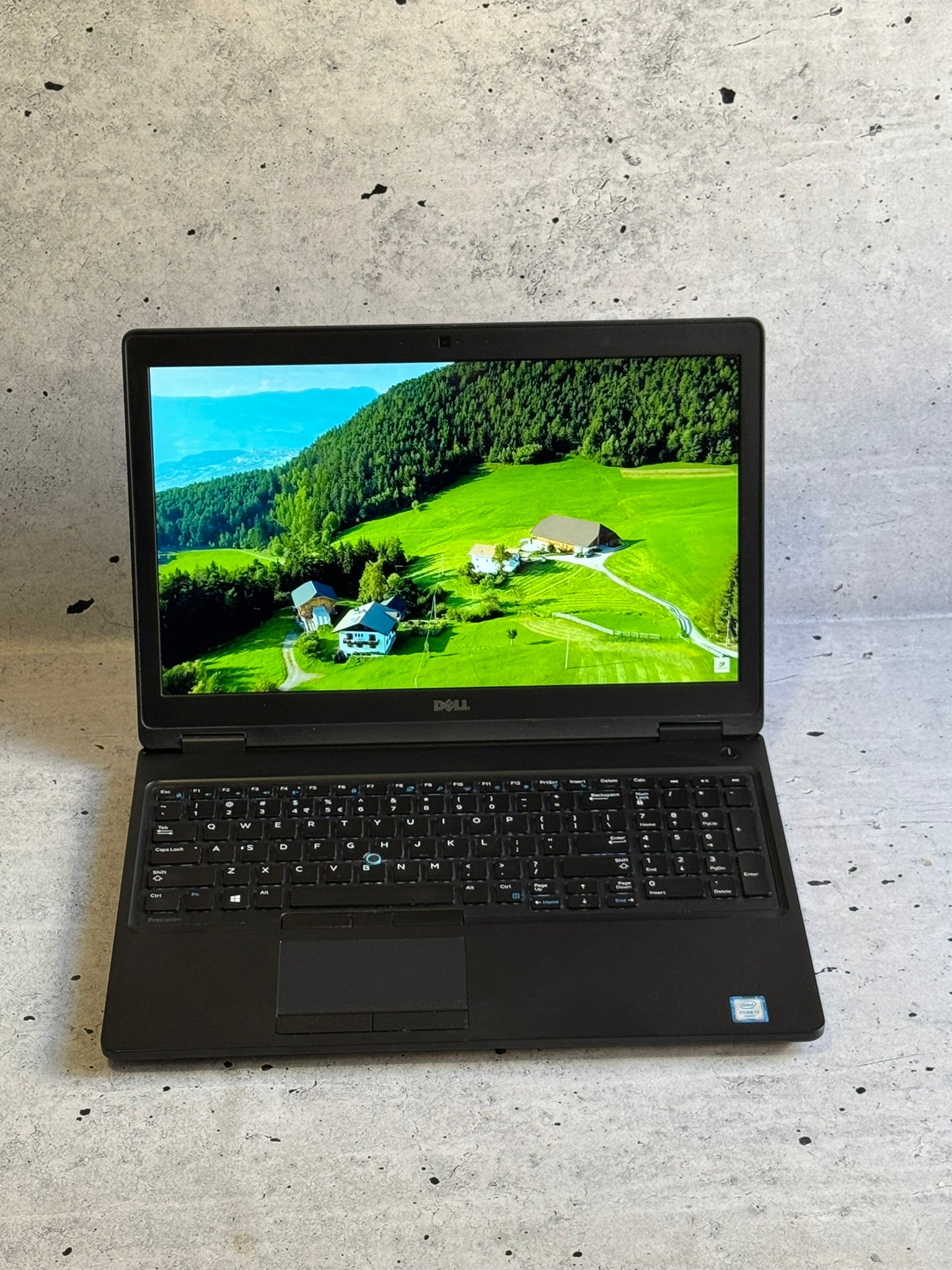 DELL Precision 3520/15.6 IPS/I7-6820HQ/32GB/256/Quadro M620