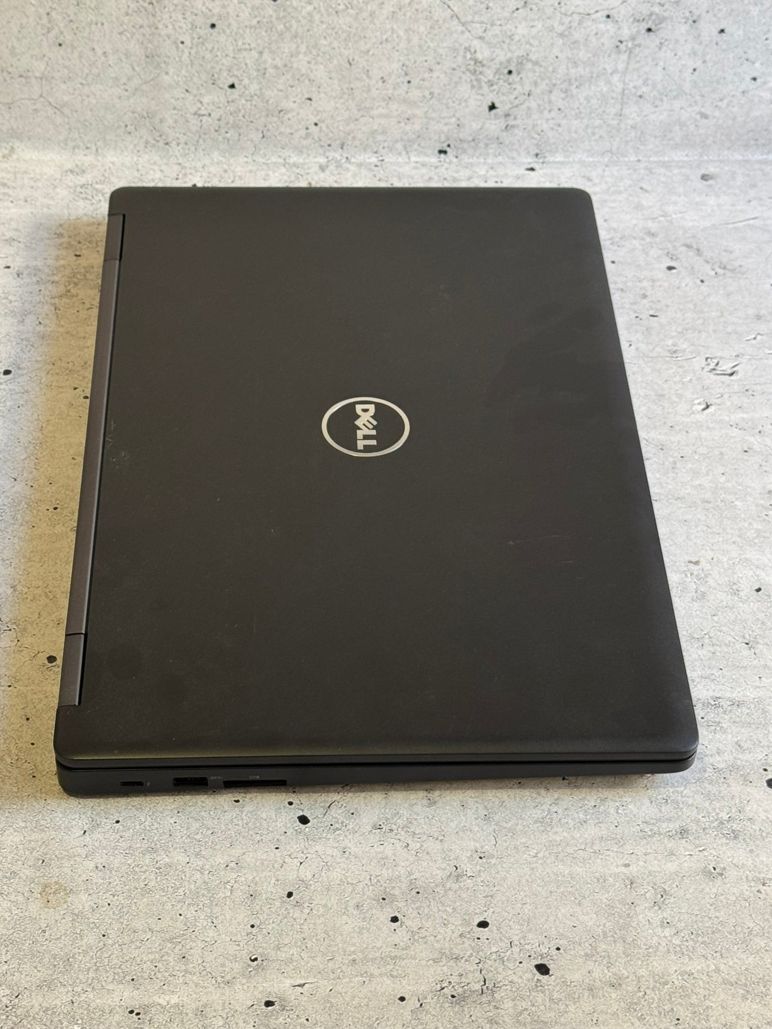 DELL Precision 3520/15.6 IPS/I7-6820HQ/32GB/256/Quadro M620