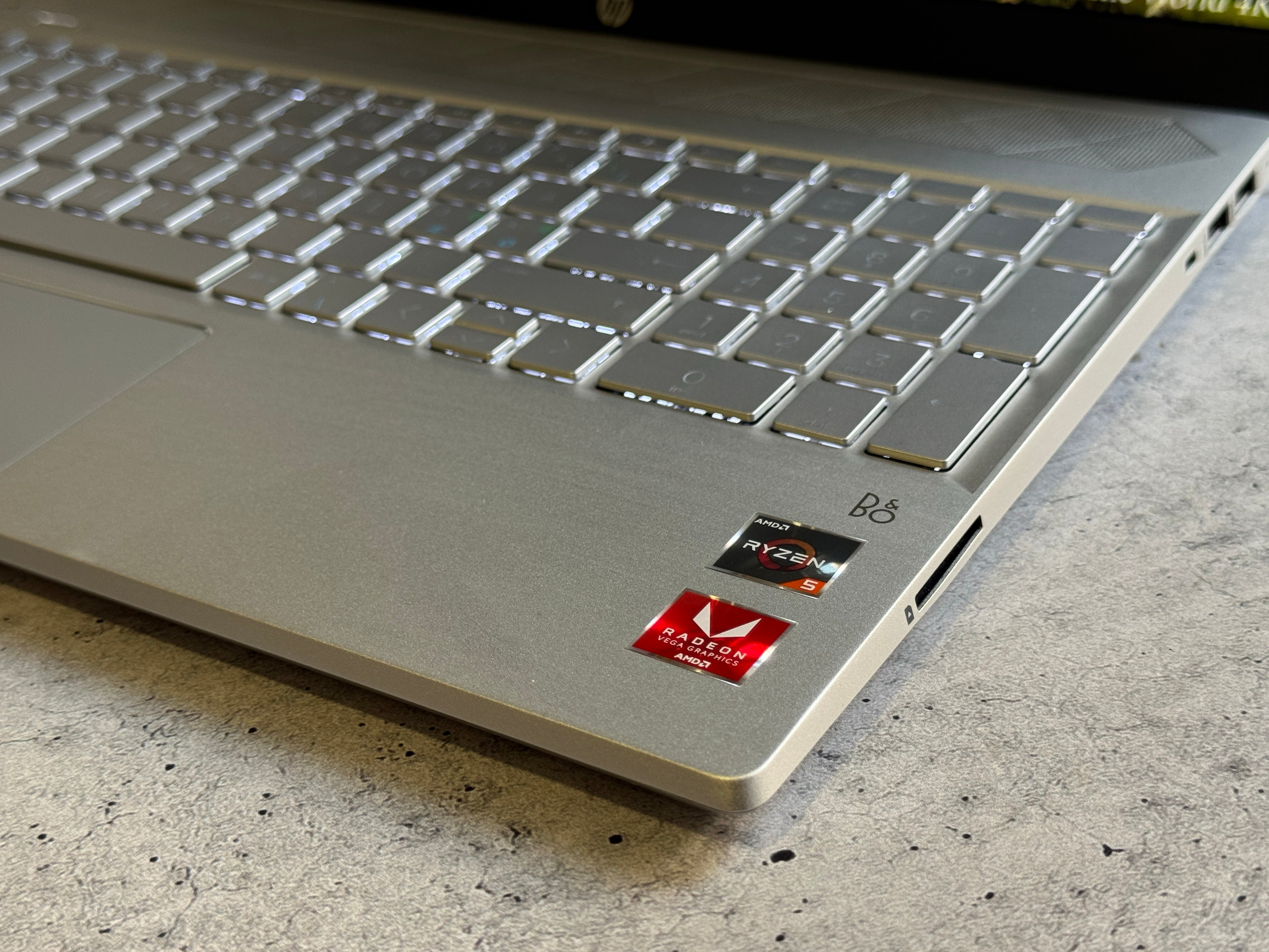 HP/15.6 FHD IPS/AMD RYZEN 5-3500/16GB DDR4/SSD 500GB Nvme