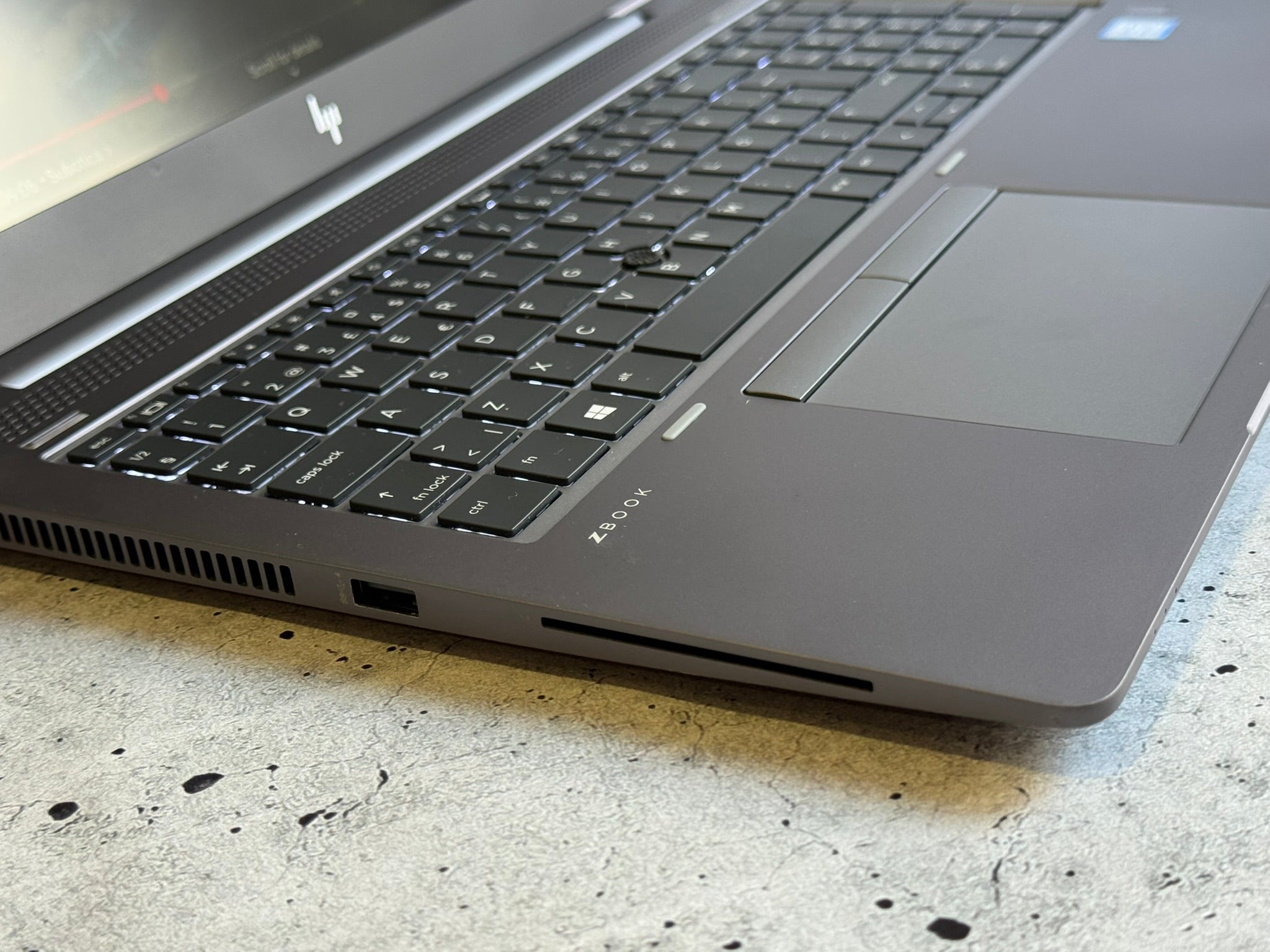 HP ZBOOK/15.6 IPS/I7-8650U/32GB/1TB Nvme/Ati Pro WX3100 2GB