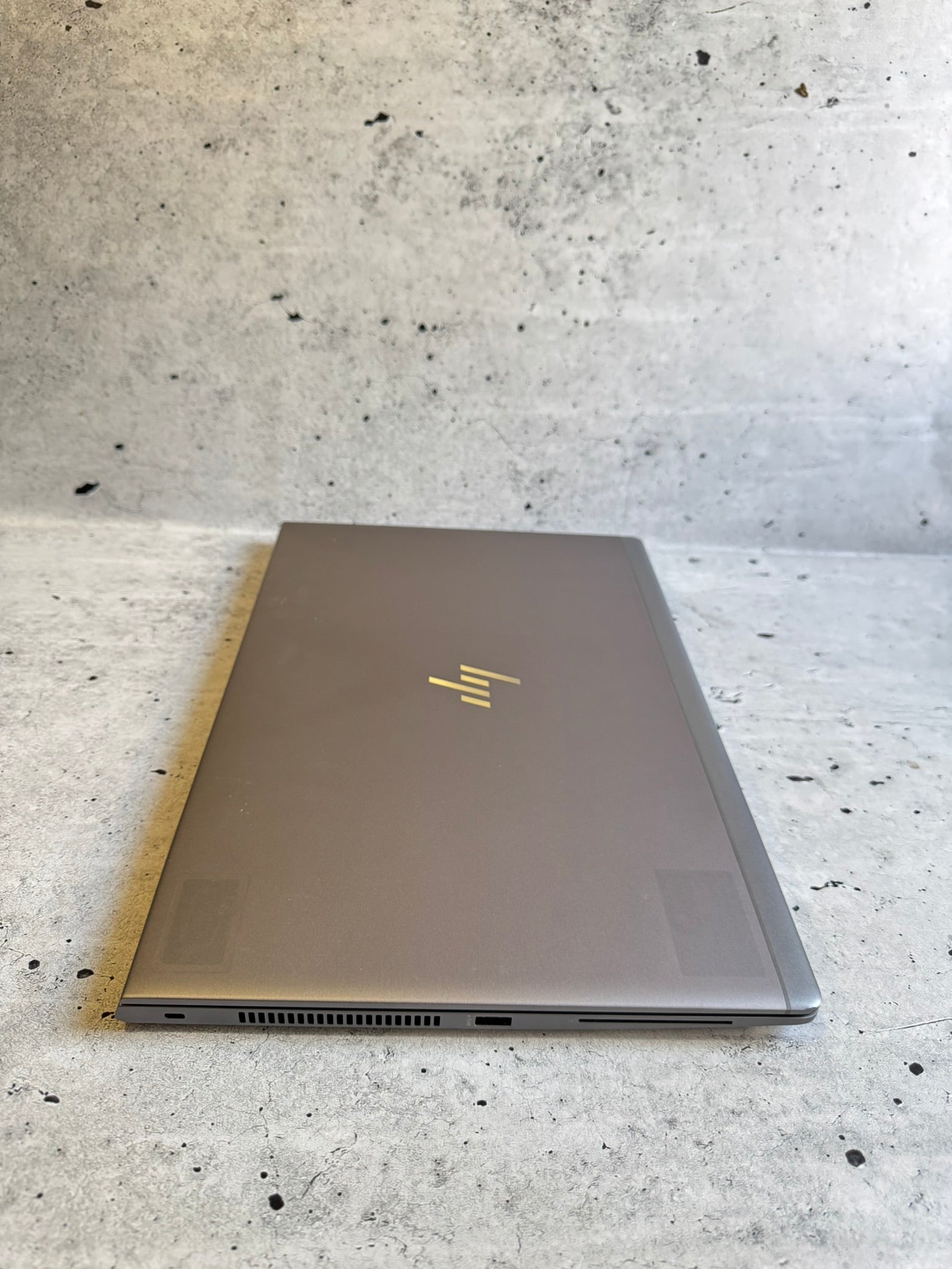 HP ZBOOK/15.6 IPS/I7-8650U/32GB/1TB Nvme/Ati Pro WX3100 2GB