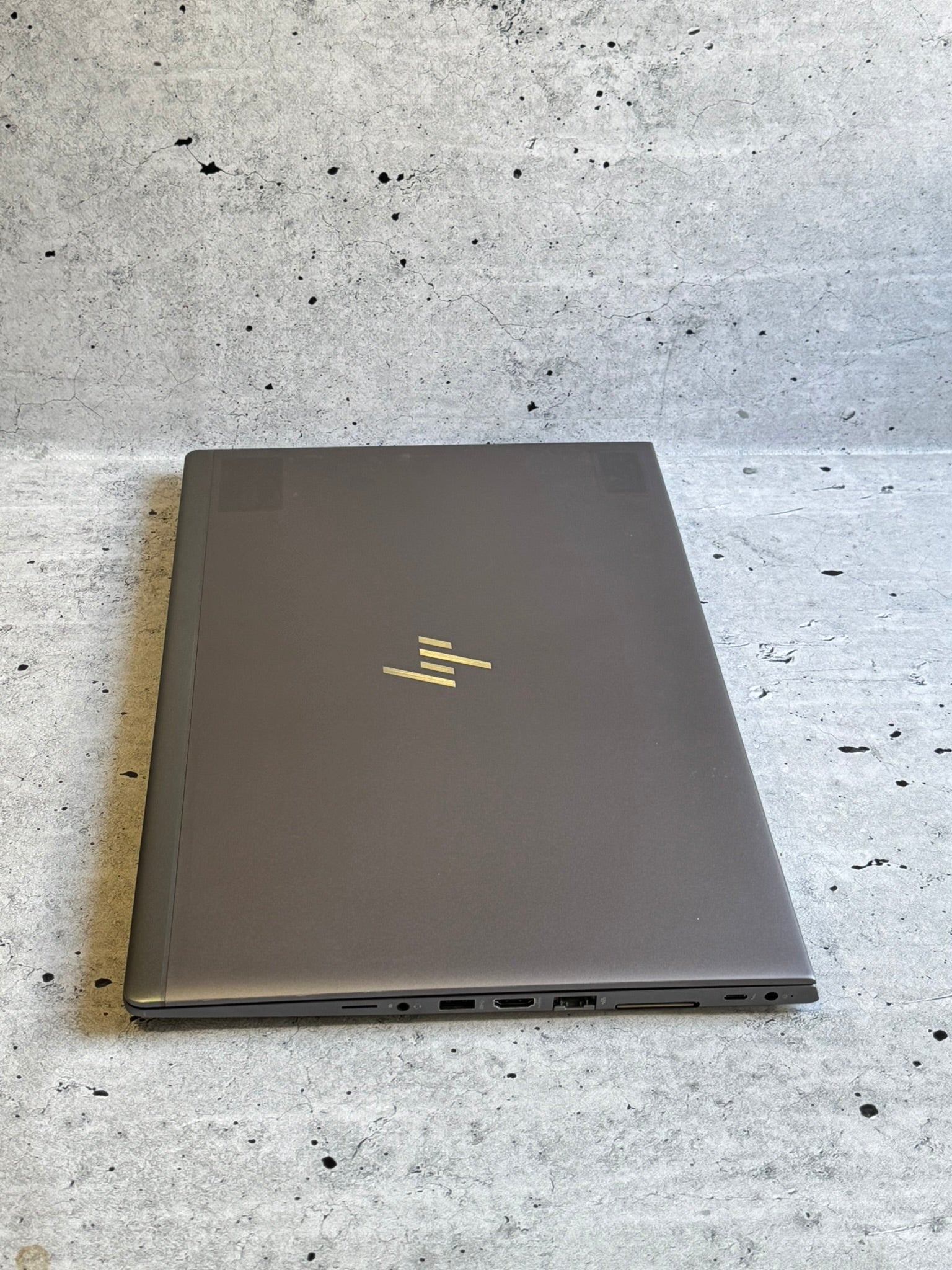 HP ZBOOK/15.6 IPS/I7-8650U/32GB/1TB Nvme/Ati Pro WX3100 2GB