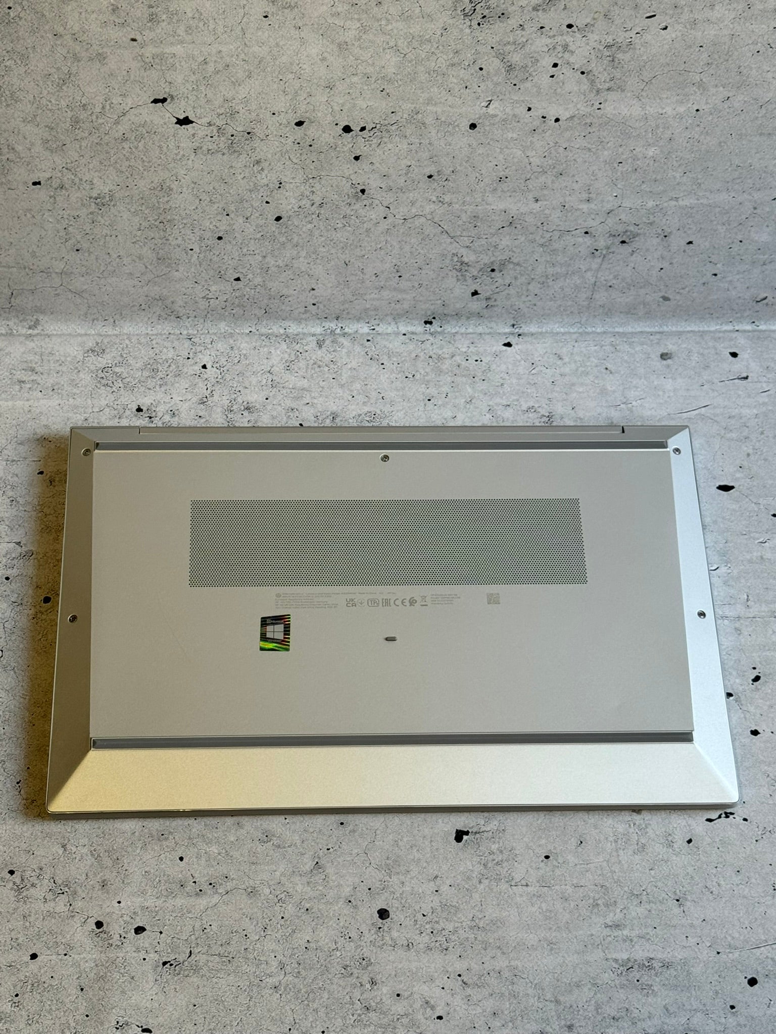 HP elitebook 850 G8/15.6 IPS/INTEL I5-1135G7/16GB/NVMe 512GB