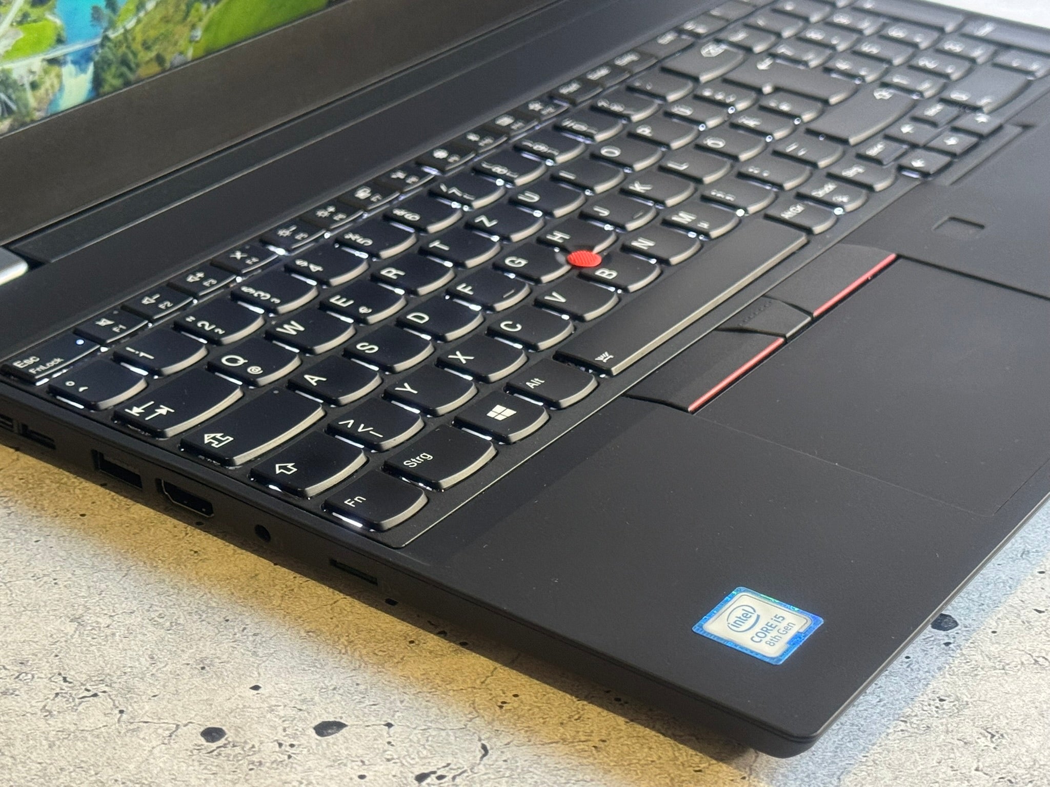 Lenovo thinkpad T590/15.6 IPS/I5-8265U/24GB DDR4/M.2 256GB