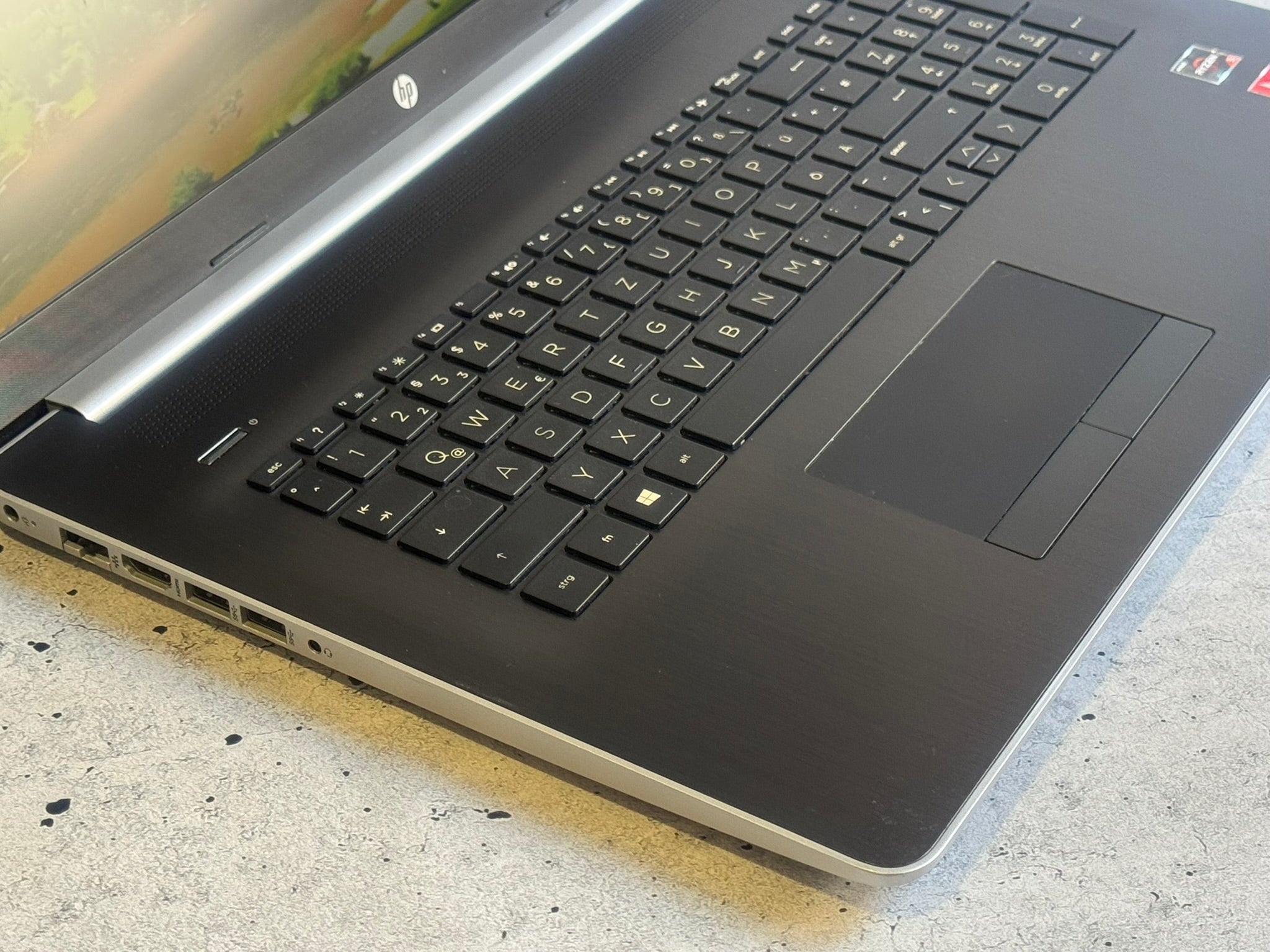 HP/17.3 FHD/AMD Ryzen 5-3500U/16GB DDR4/512GB/Radeon VEGA 8