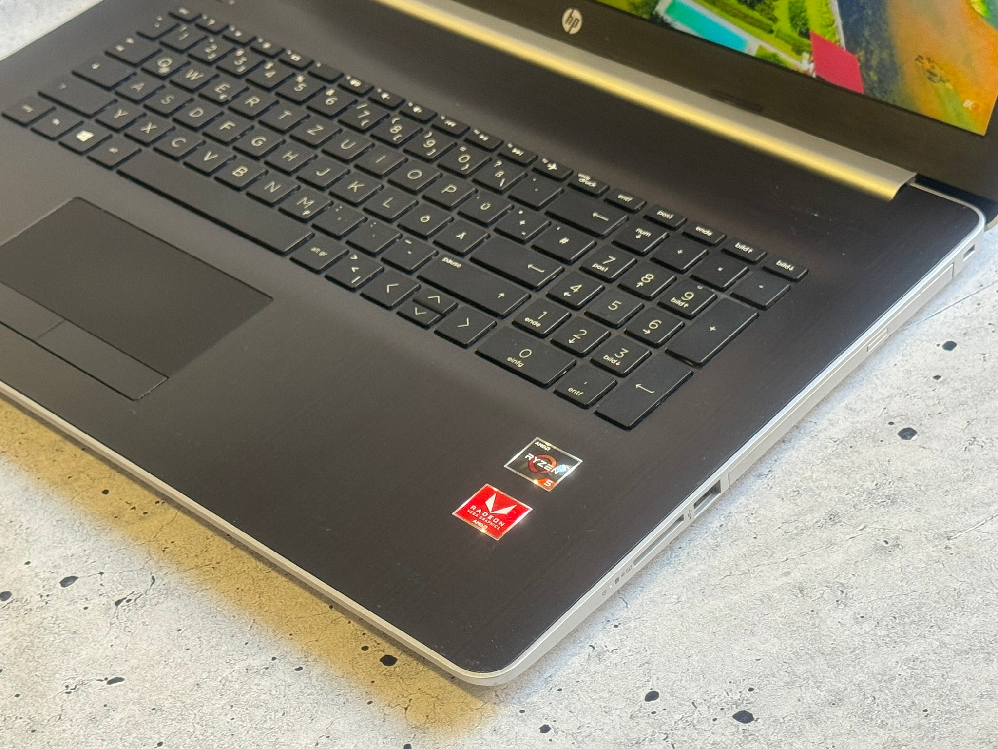 HP/17.3 FHD/AMD Ryzen 5-3500U/16GB DDR4/512GB/Radeon VEGA 8