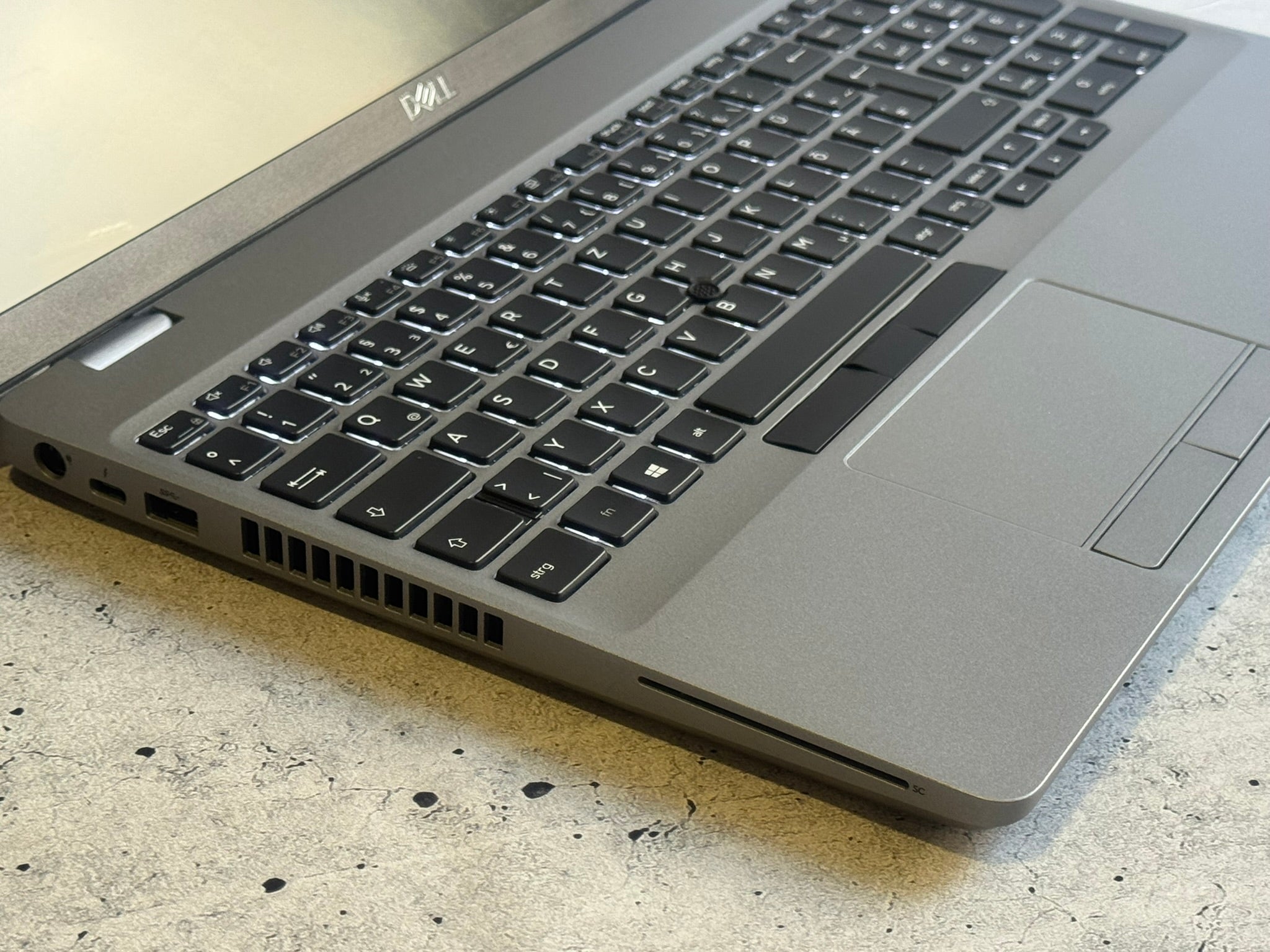DELL PRECISION 3551/15.6 IPS/I5-10300H/32GB/QUADRO P620