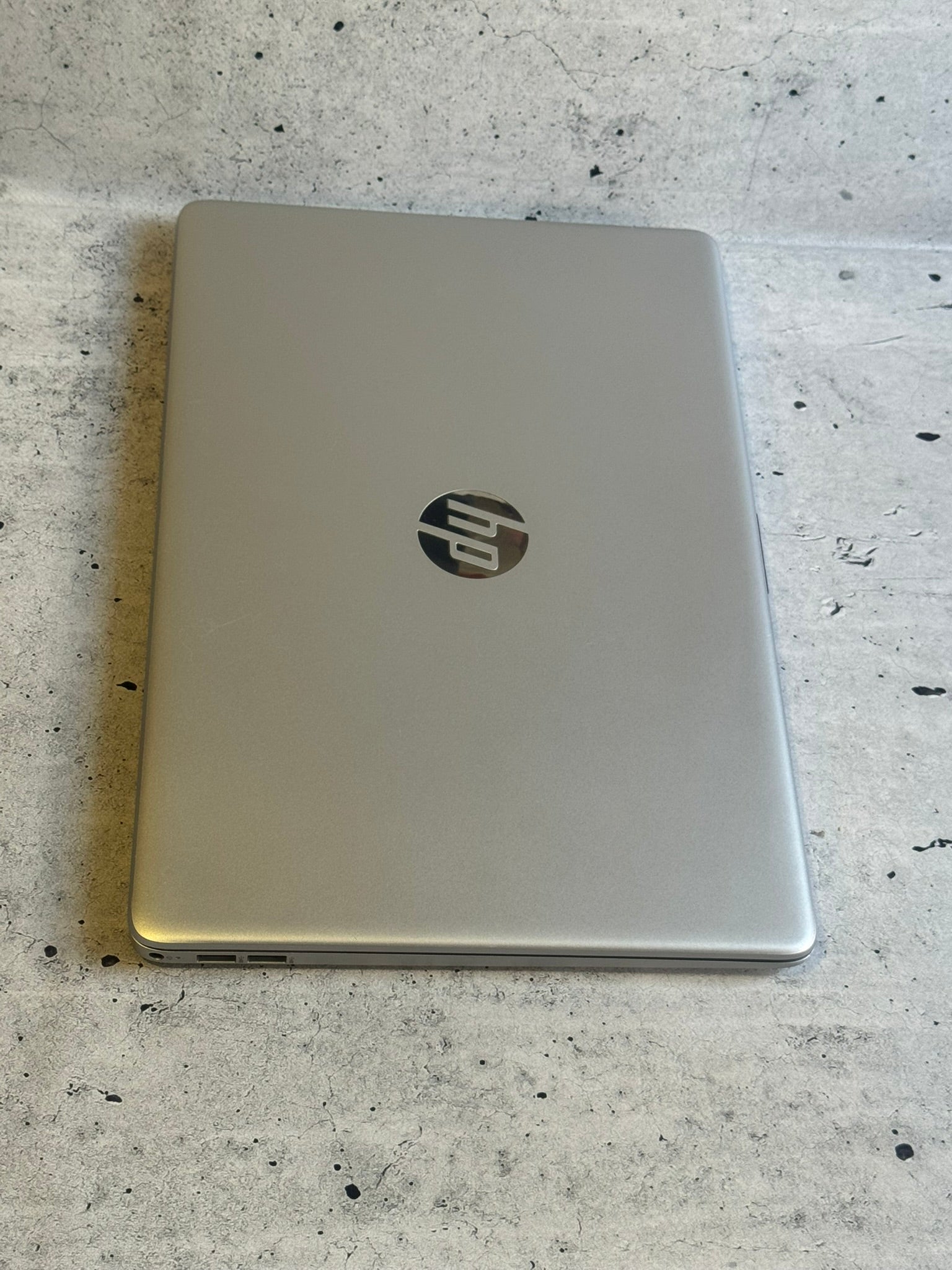 HP/15.6 FHD/INTEL CORE I5-1035G1/16GB DDR4/NVME 256GB