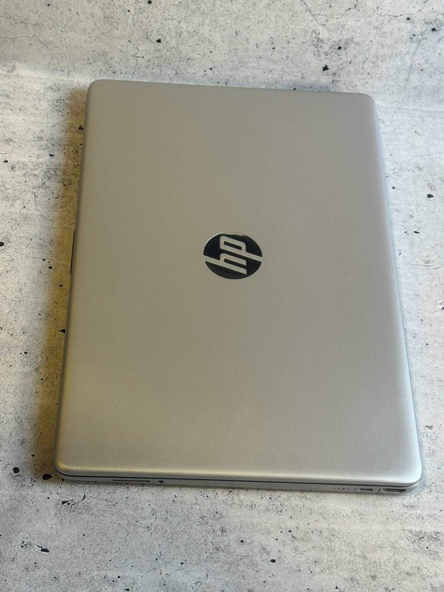 HP/15.6 FHD/INTEL CORE I5-1035G1/16GB DDR4/NVME 256GB